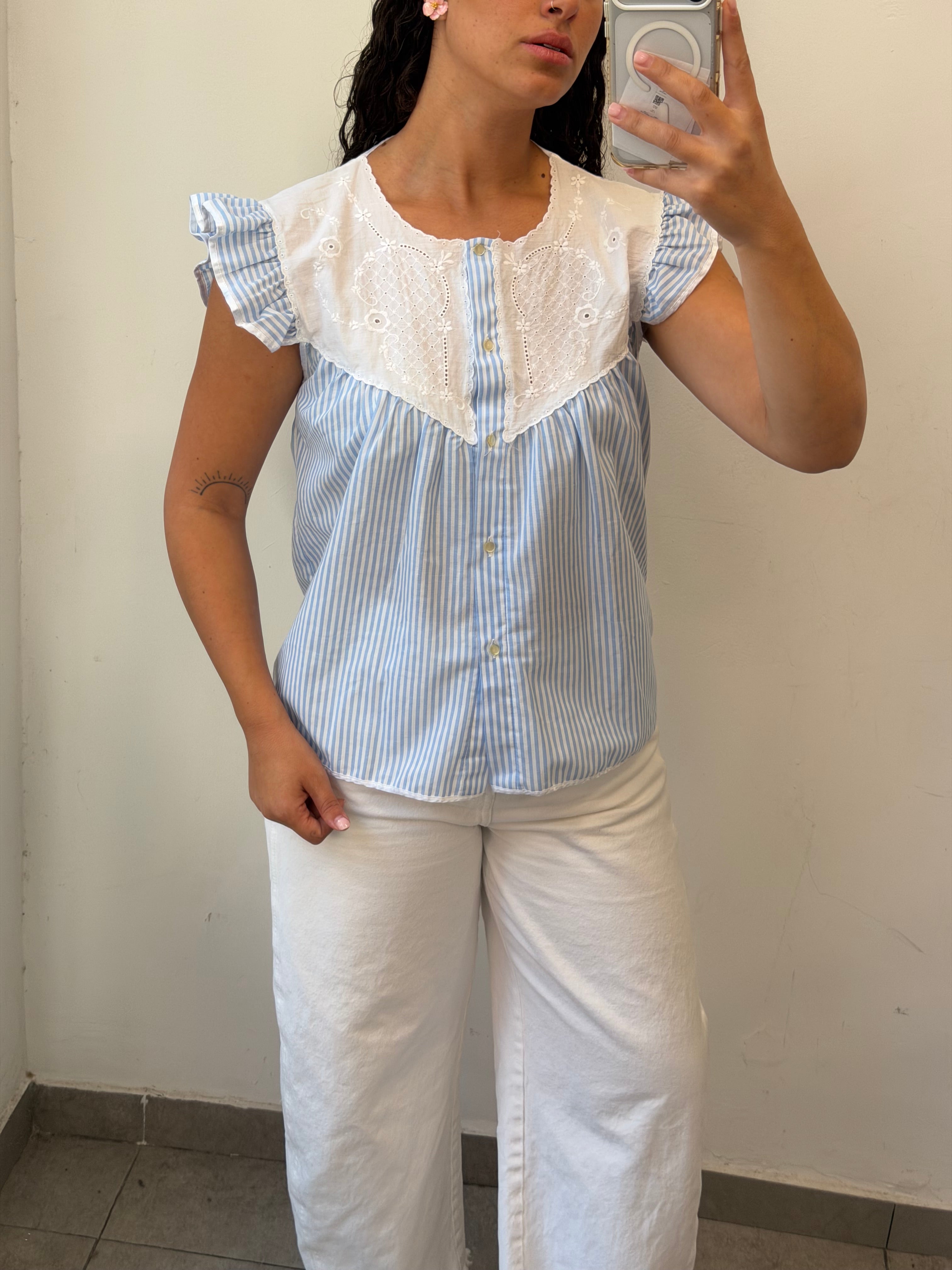 Romentic Striped Botton-up shirt in white M