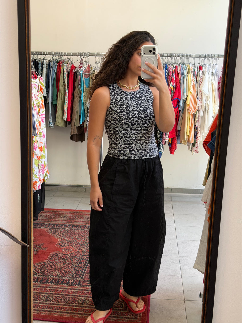 גופייה שחורה עם הדפס מיוחד S-M