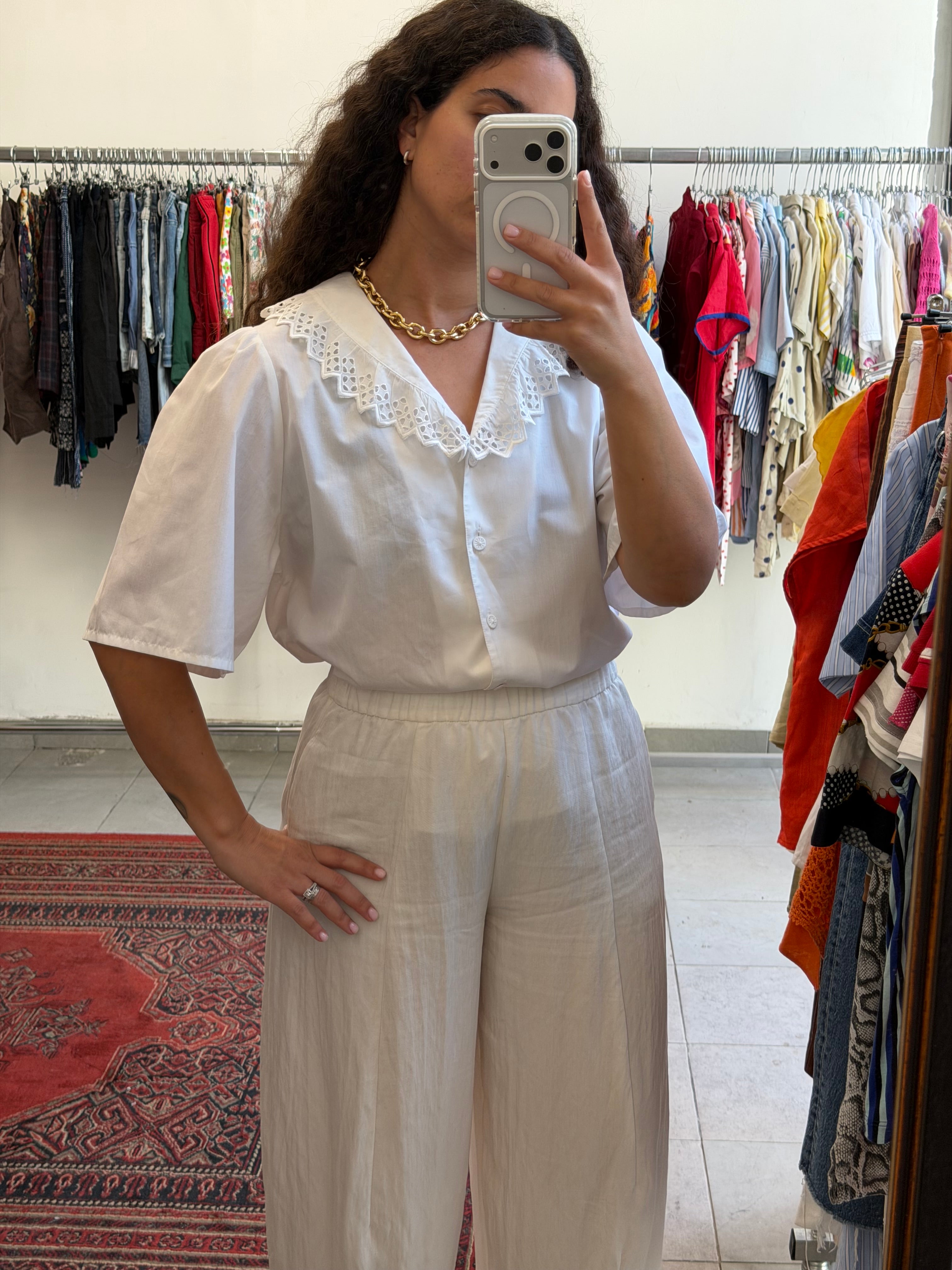 חולצה לבנה מכופתרת עם מפתח מיוחד L-XL