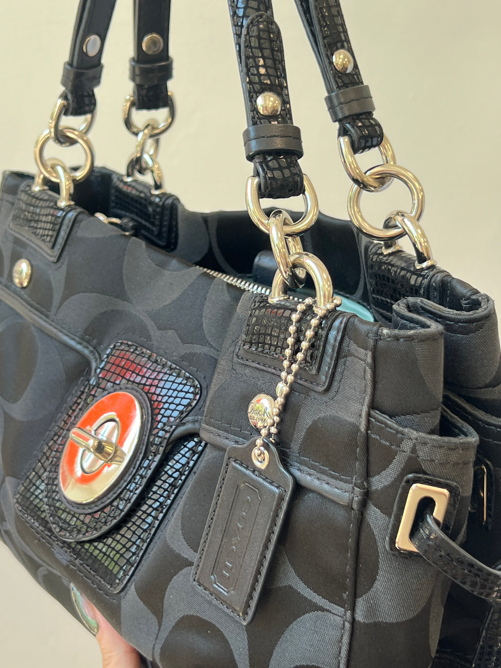 Coach Phython
Signature Satchel Jacquard Leather in Black