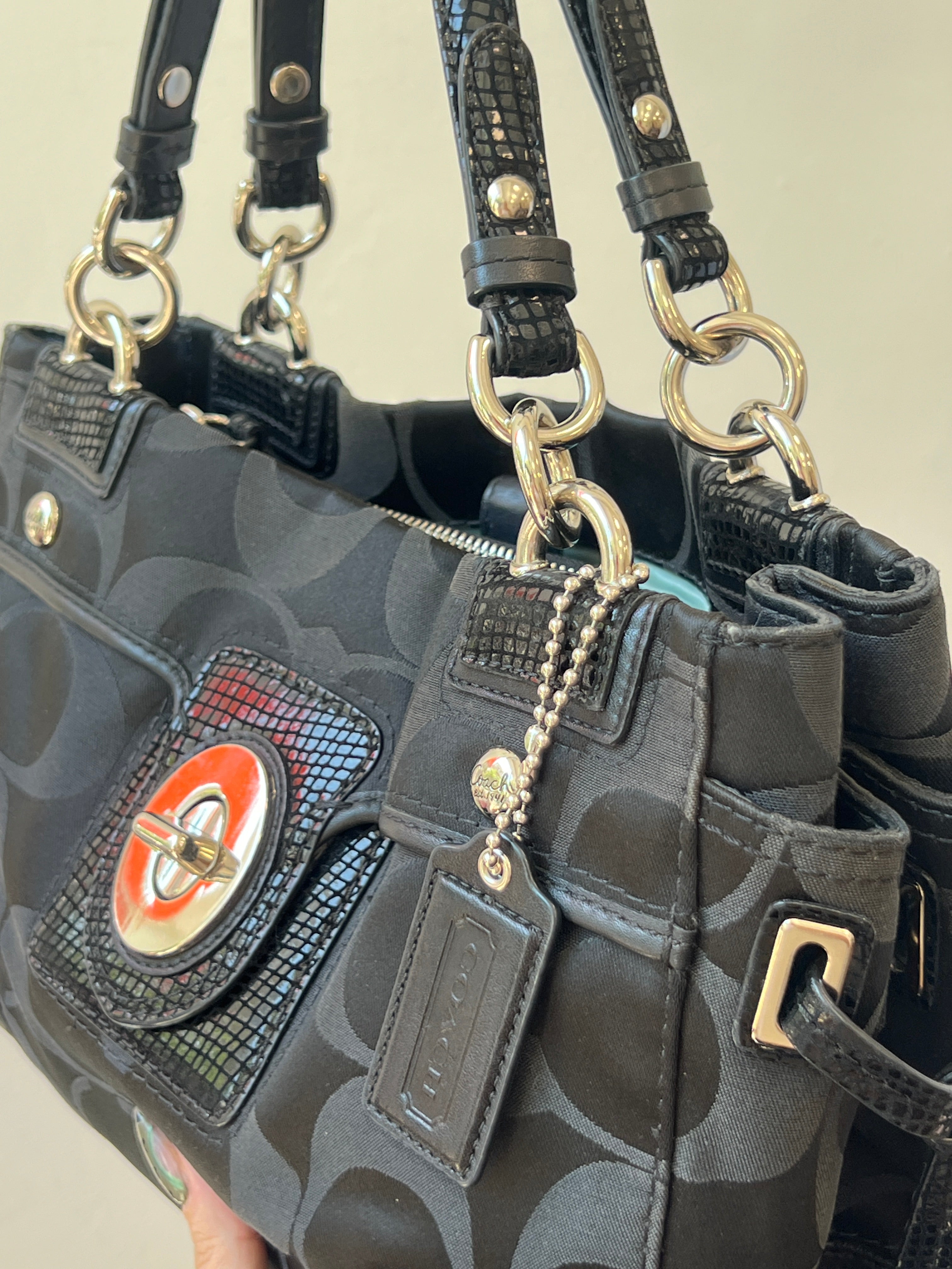 Coach Phython
Signature Satchel Jacquard Leather in Black