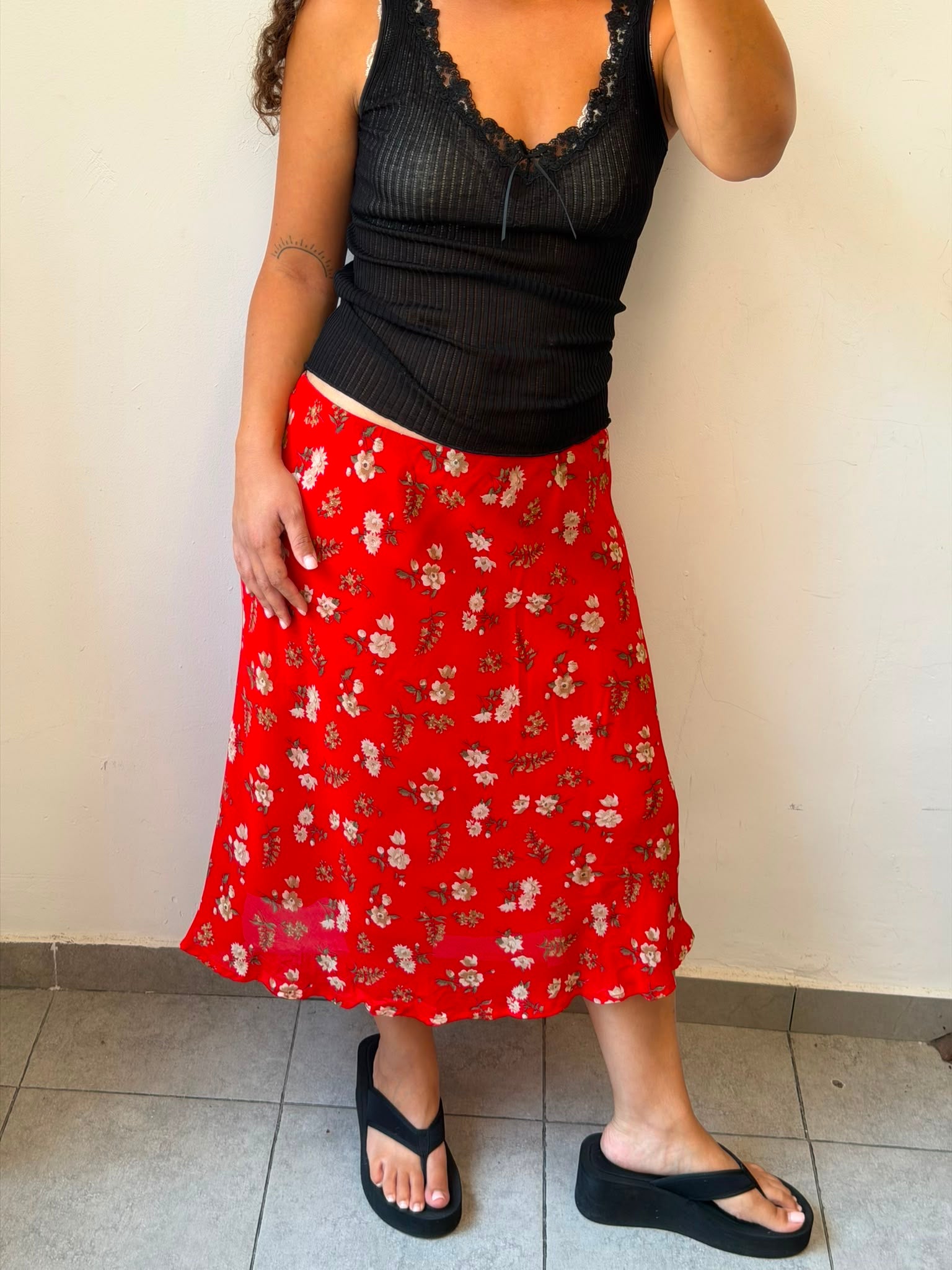 Flowery Red Mid-Length Skirt 44-46