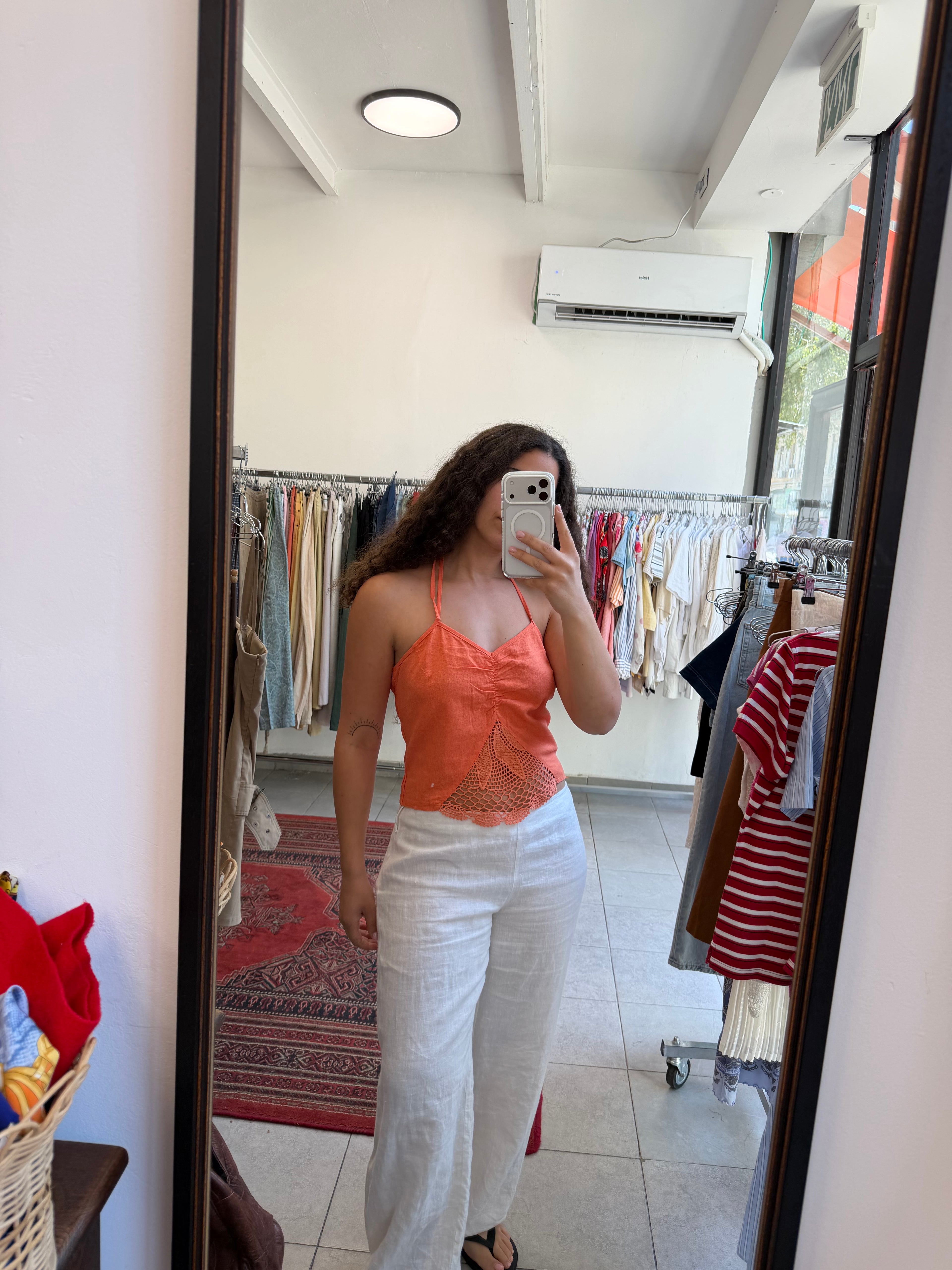גופייה כתומה עם קרושה עד M