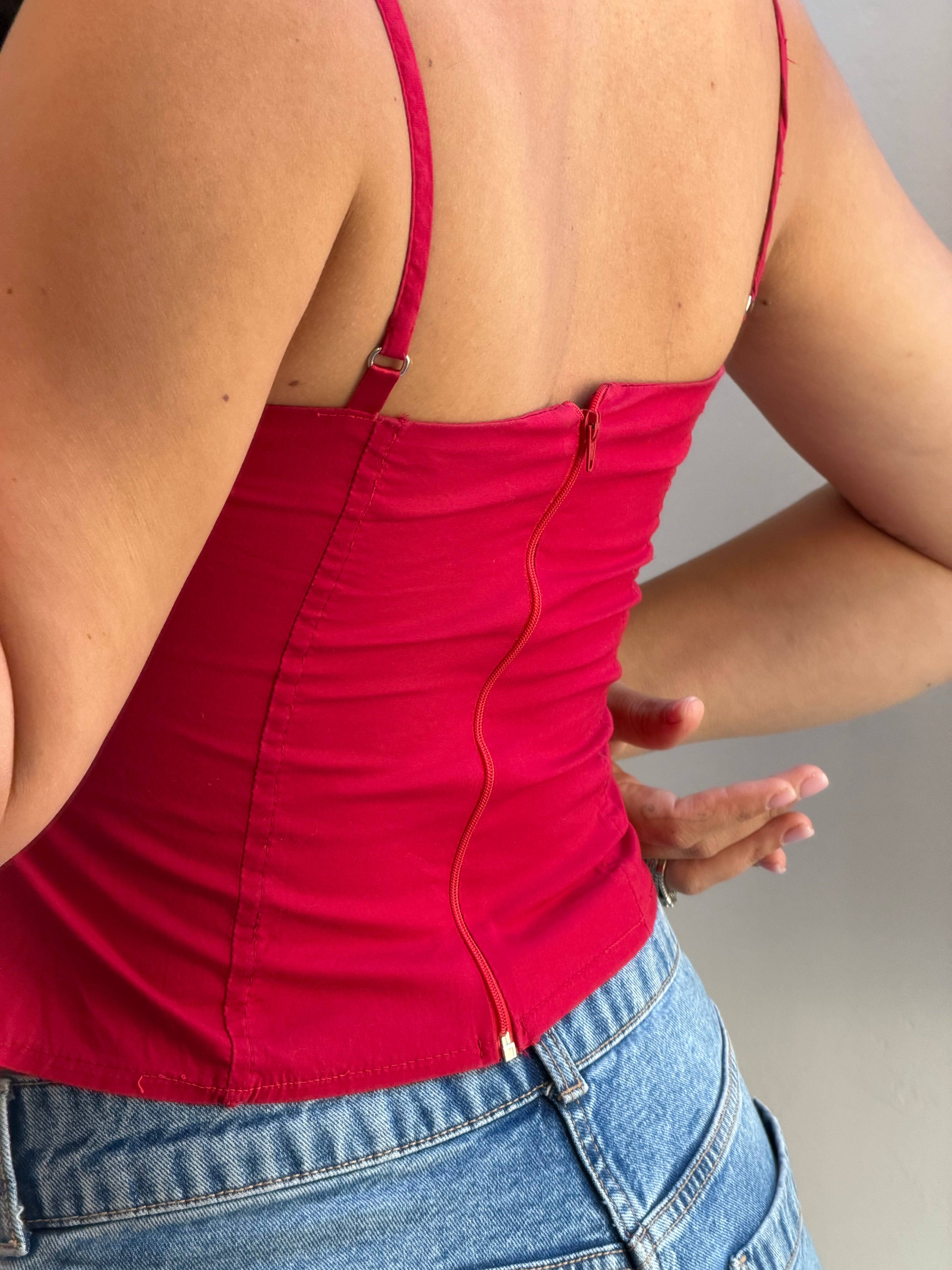 גופיה אדומה אסימטרית עם דיטייל מהמם S-M