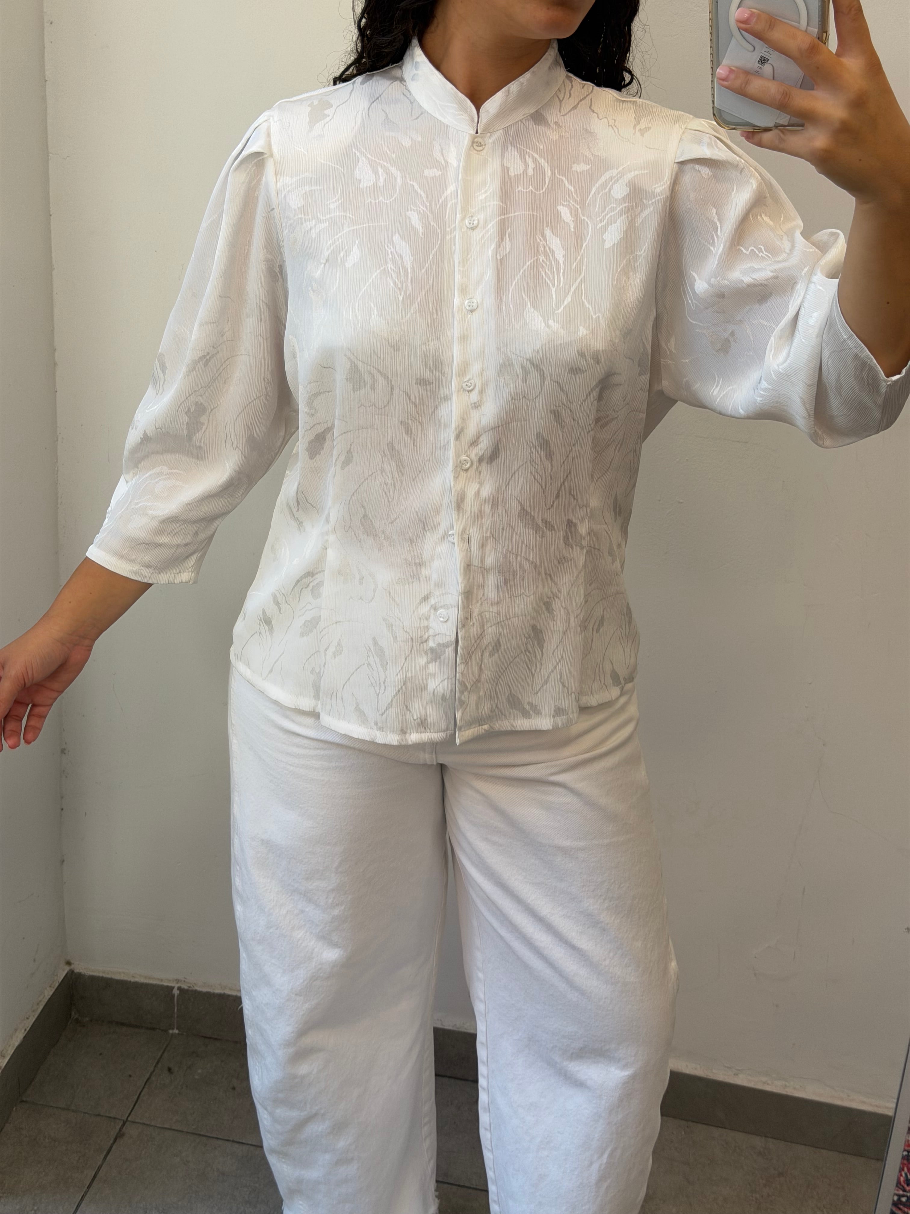Botton-up shirt in white M