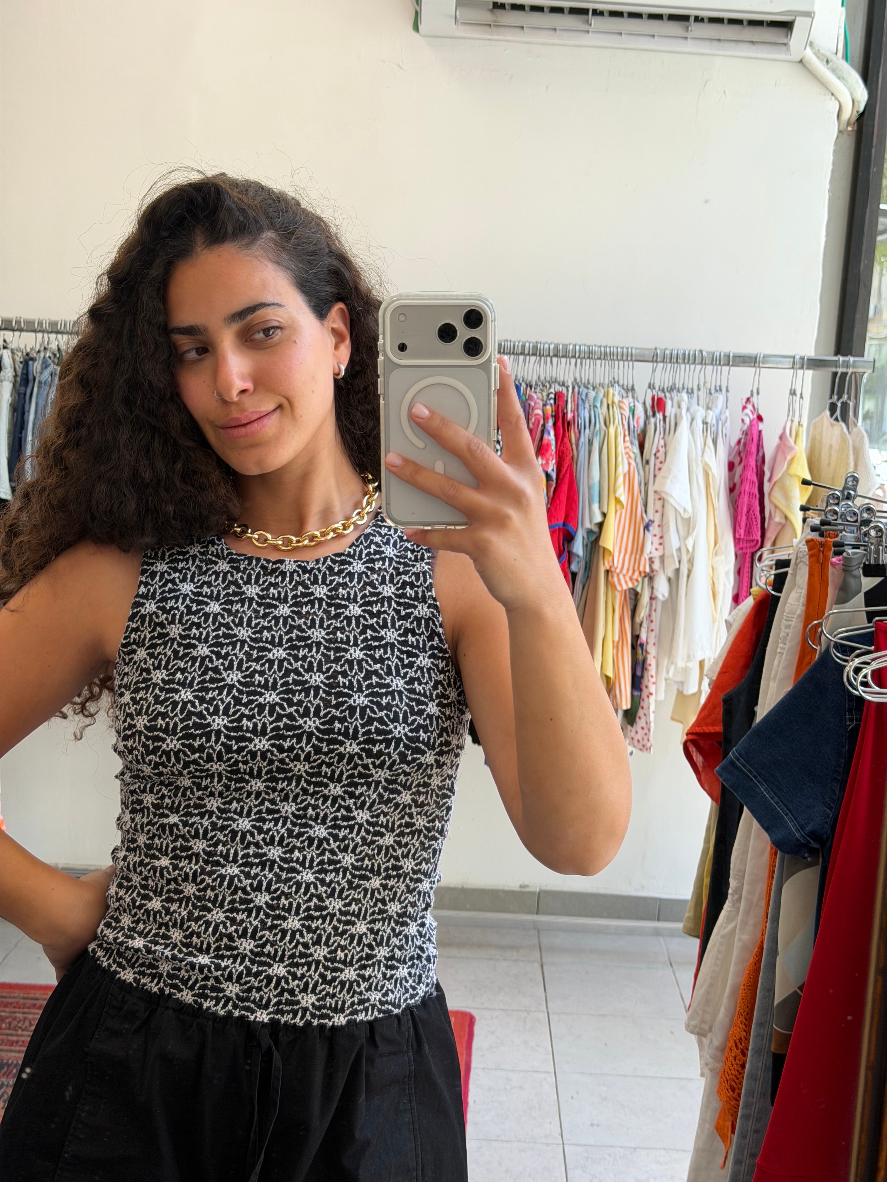 גופייה שחורה עם הדפס מיוחד S-M