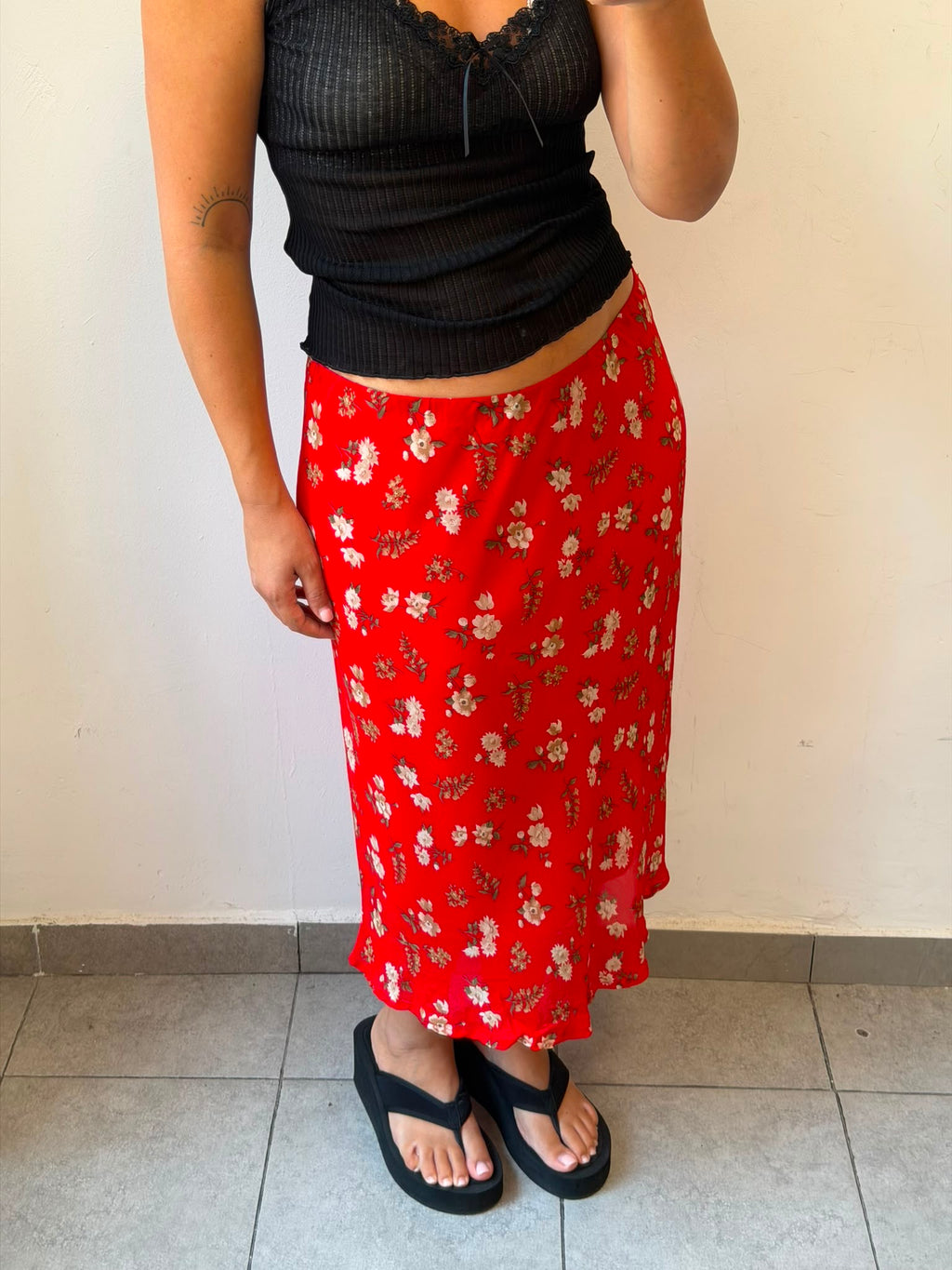 Flowery Red Mid-Length Skirt 44-46