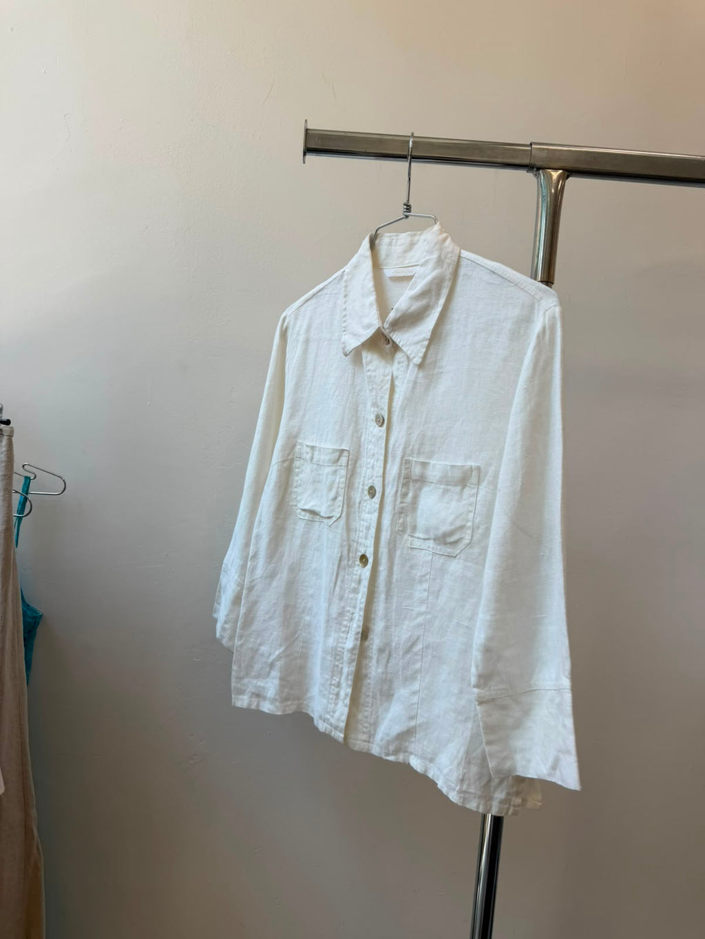 White Linen Botton-up long sleeve shirt S-M