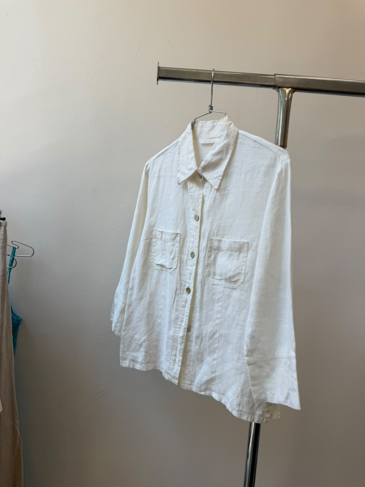 White Linen Botton-up long sleeve shirt S-M