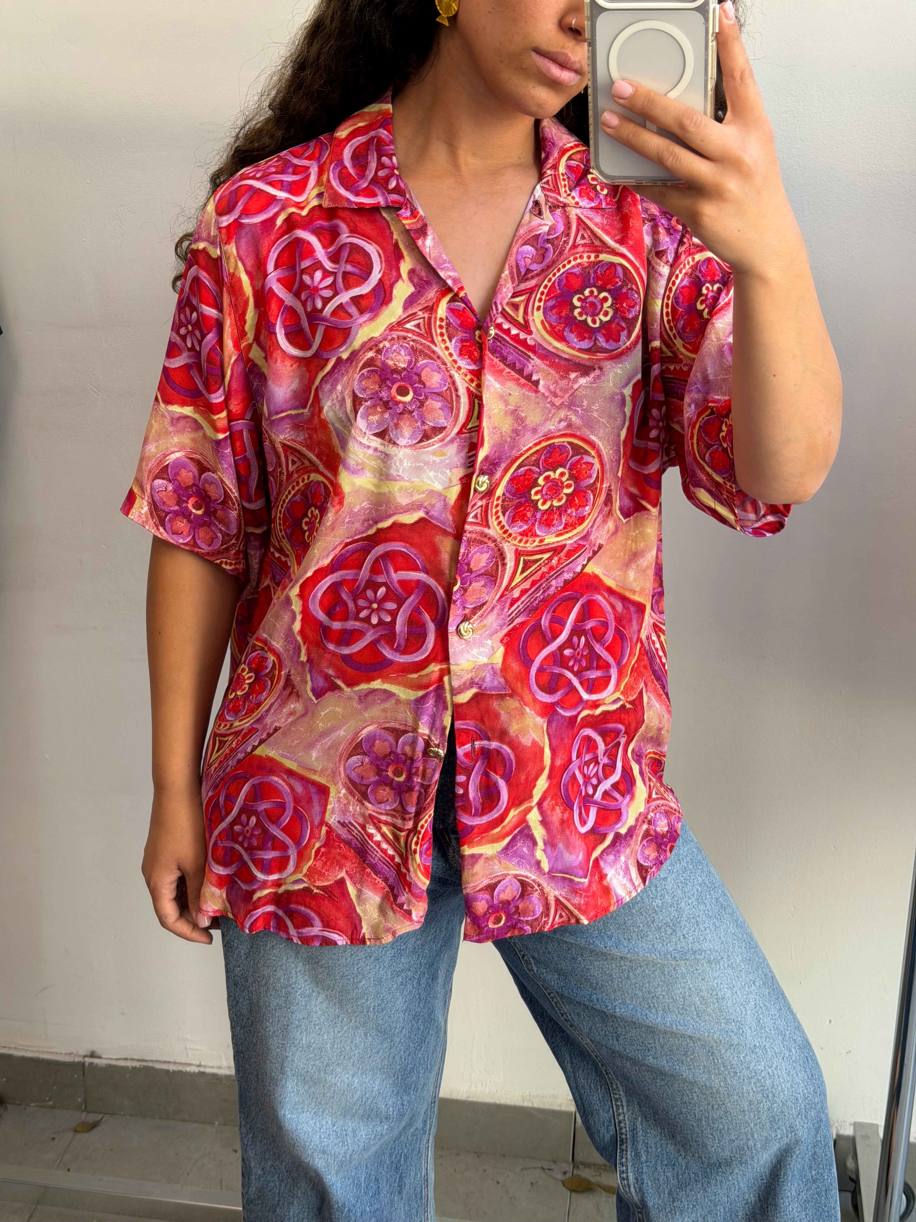 מכופתרת קצרה עם איורים L-XL