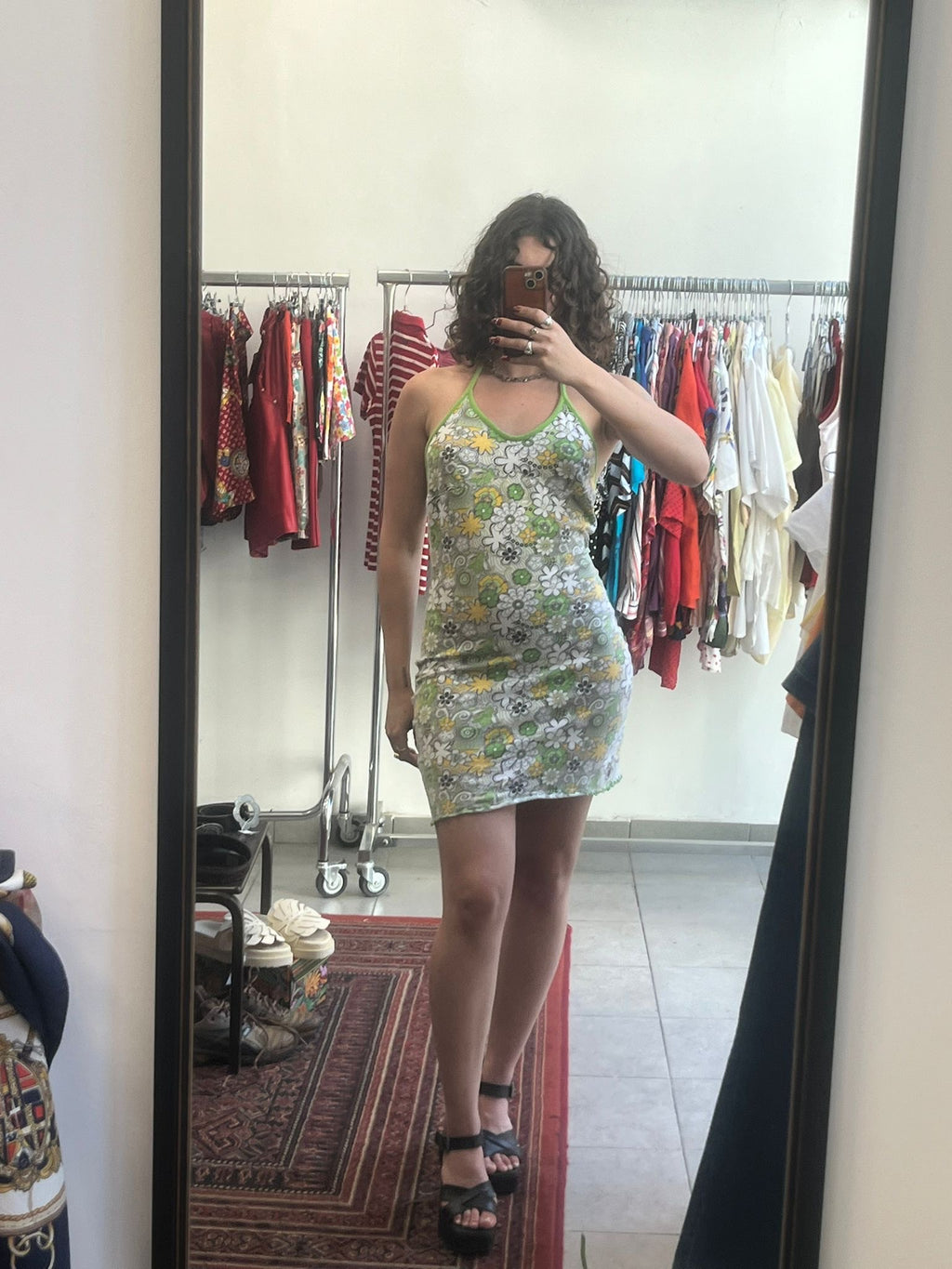 שמלה קצרה עם גב פתוח בצבעי ירוק-צהוב פרחוני S