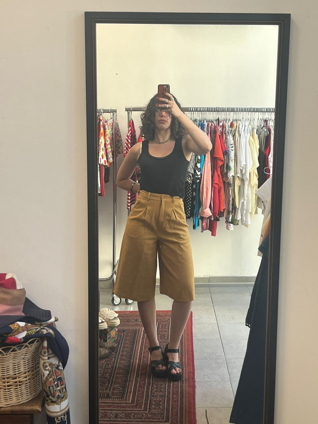 מכנס ברמודה קצר בצבע צהוב חרדל S
