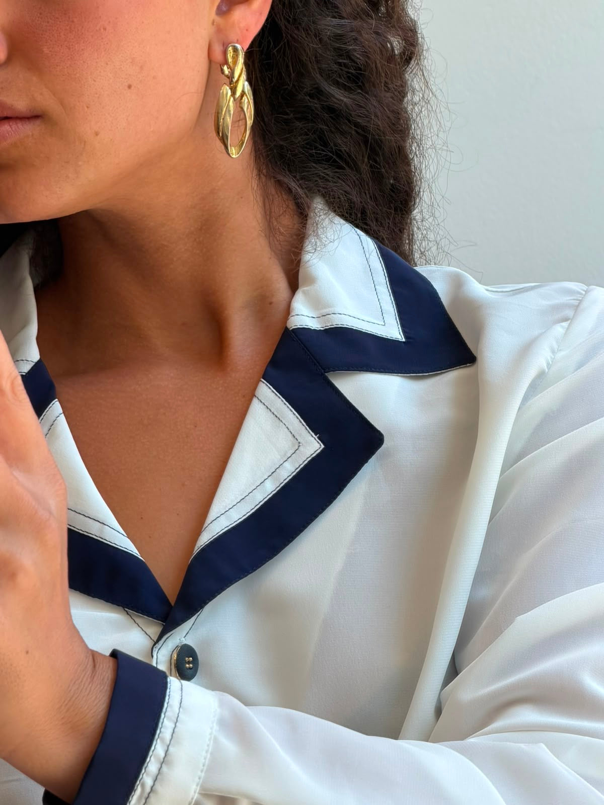 White&Navy Botton-up long sleeve shirt M-L