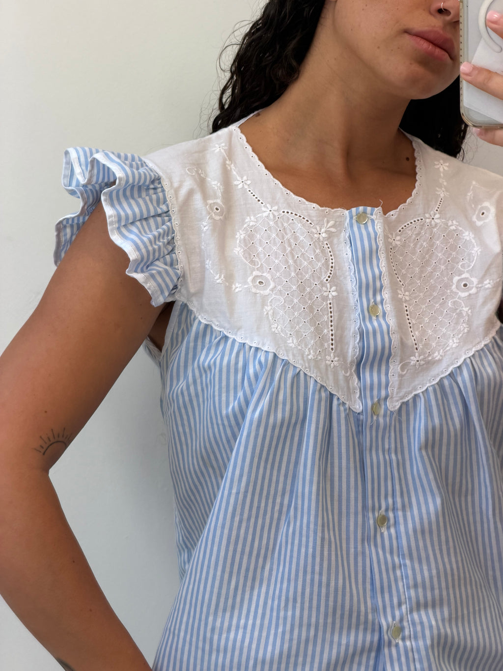 Romentic Striped Botton-up shirt in white M