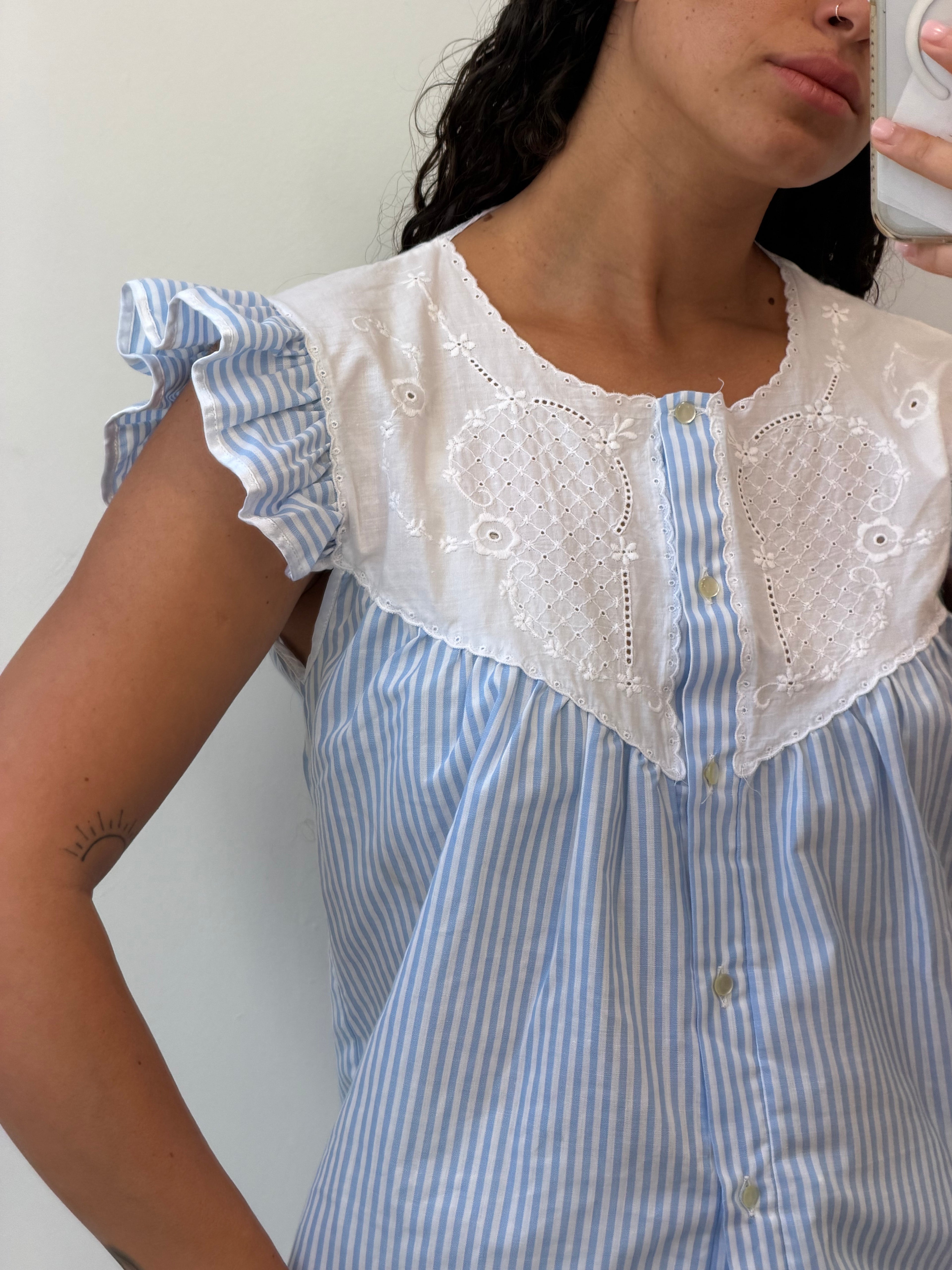 Romentic Striped Botton-up shirt in white M