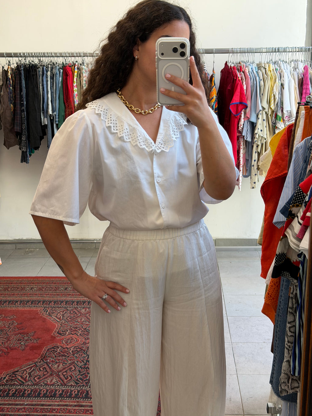חולצה לבנה מכופתרת עם מפתח מיוחד L-XL