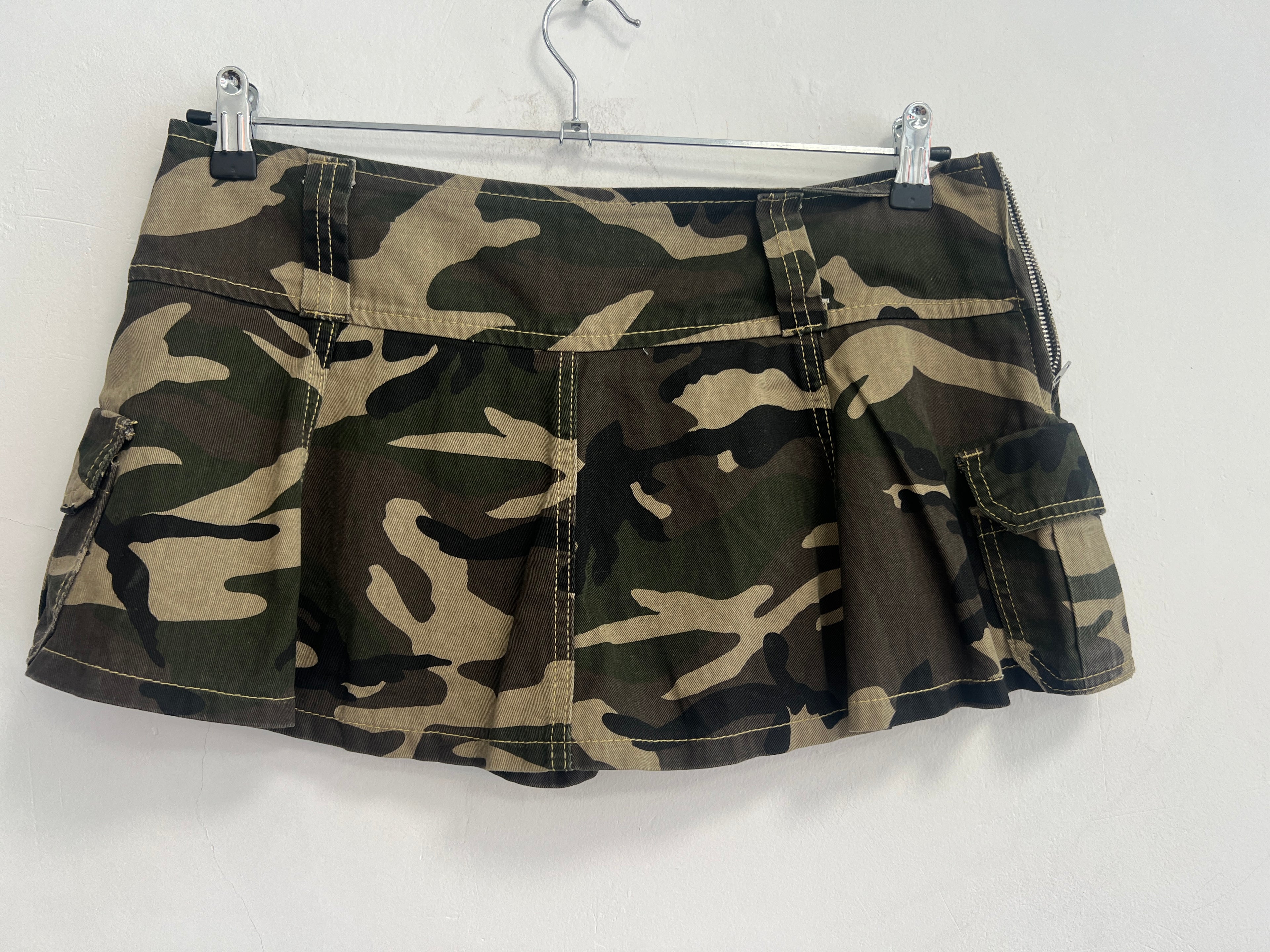 חצאית נמוכה סטייל דגמ״ח בהדפס צבאי 42-44