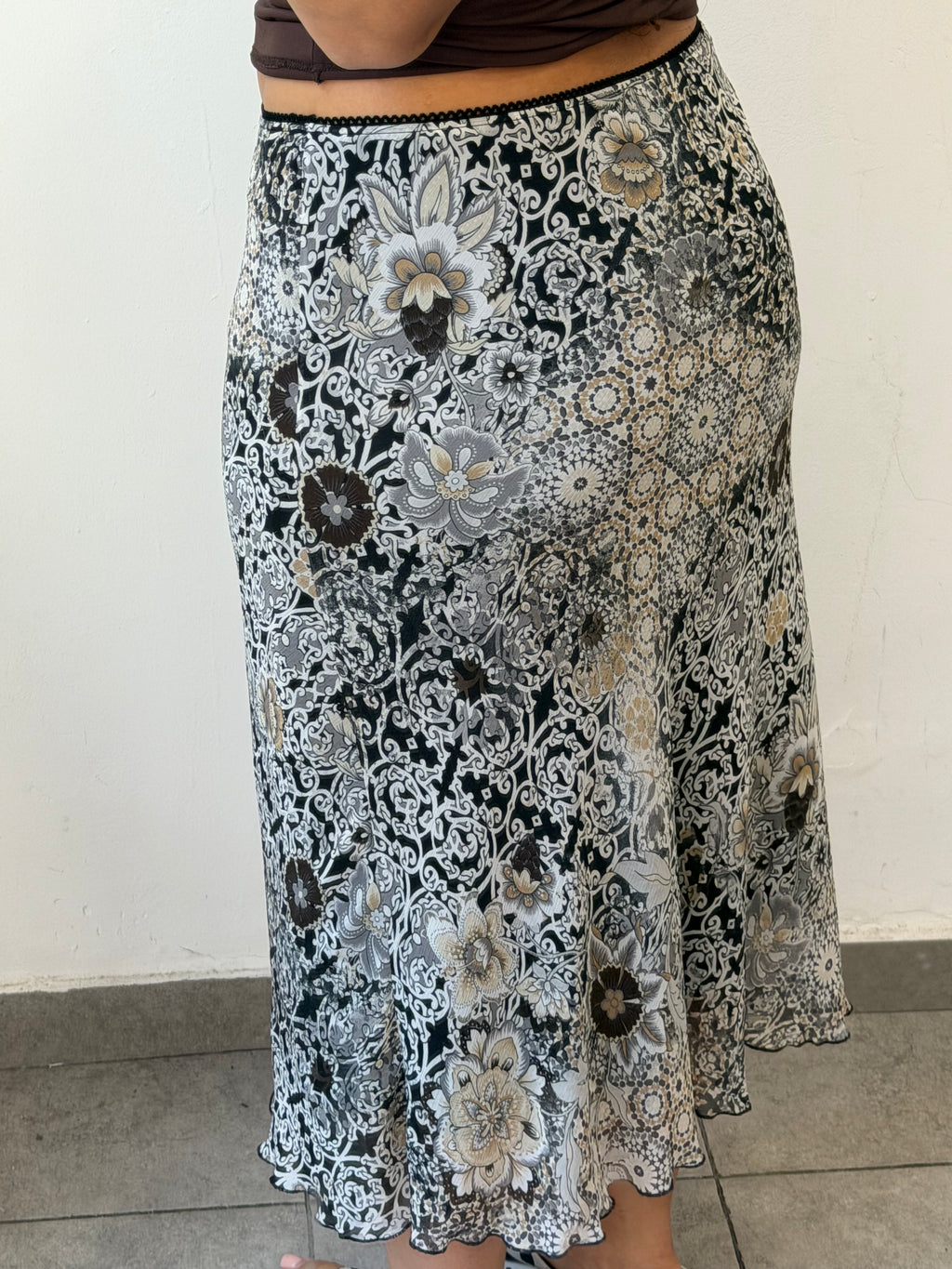 Flowery Mid-Length Skirt 40-42