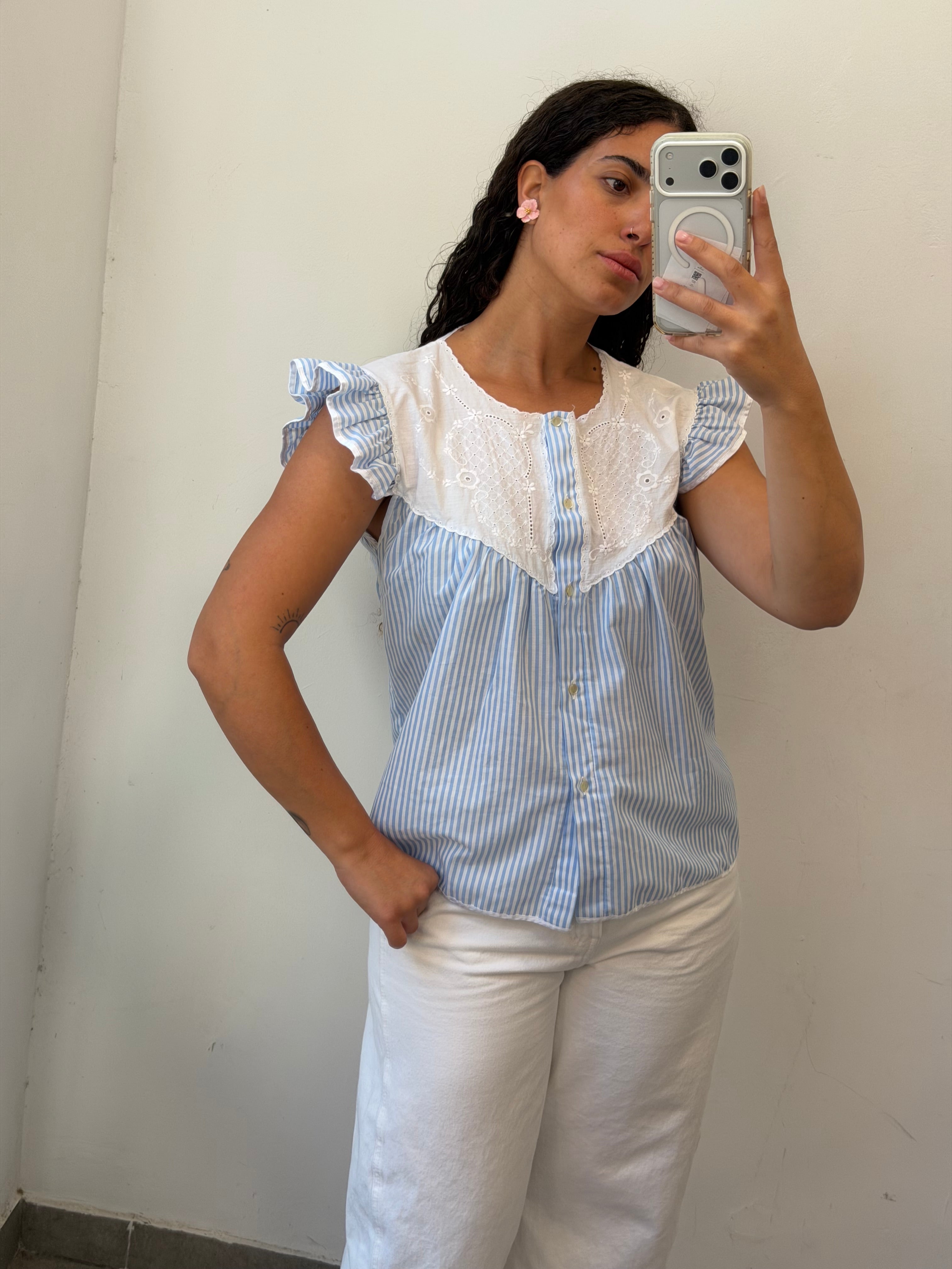 Romentic Striped Botton-up shirt in white M