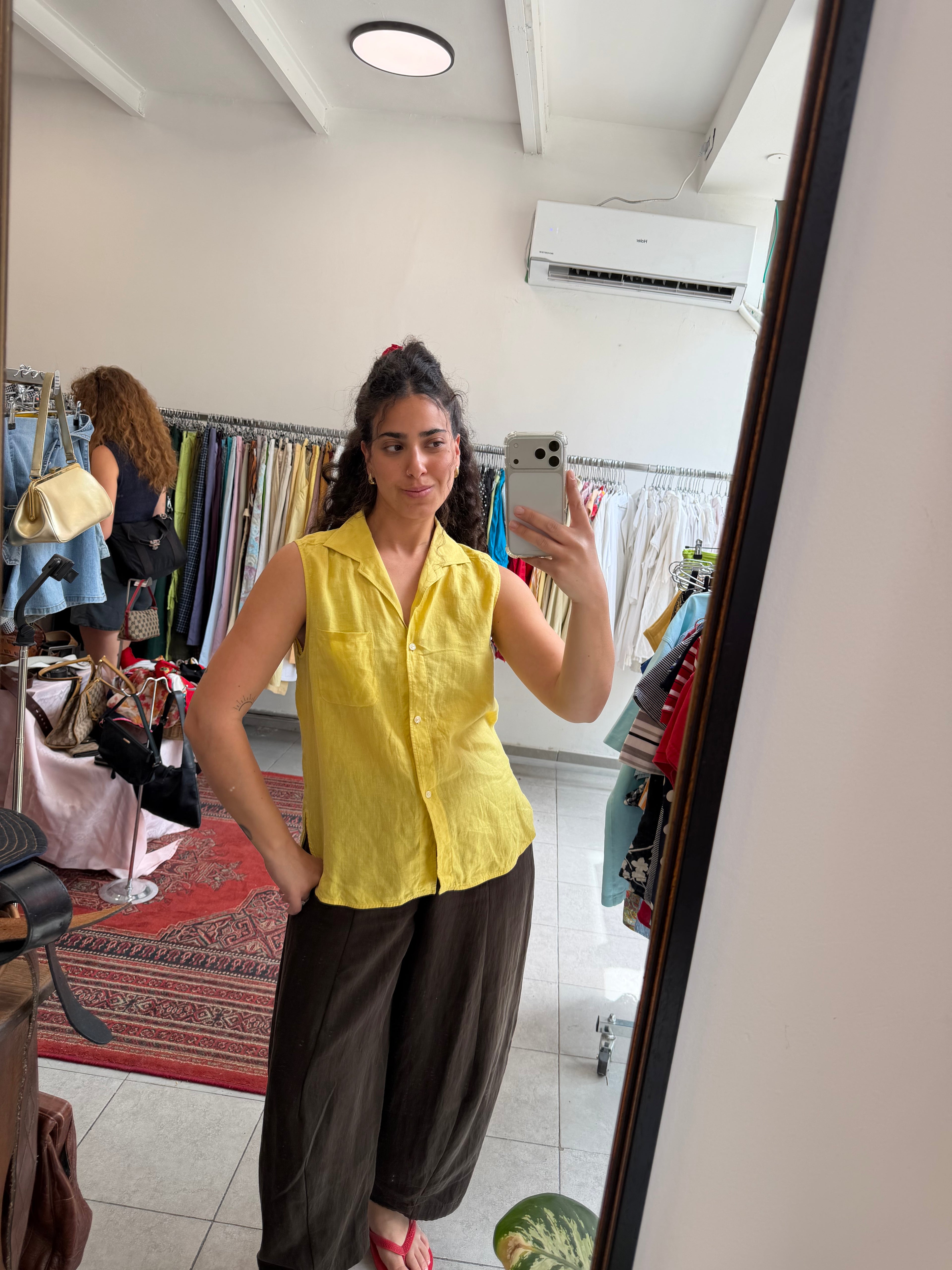 גופיית פשתן של max mara בצבע צהוב עד L