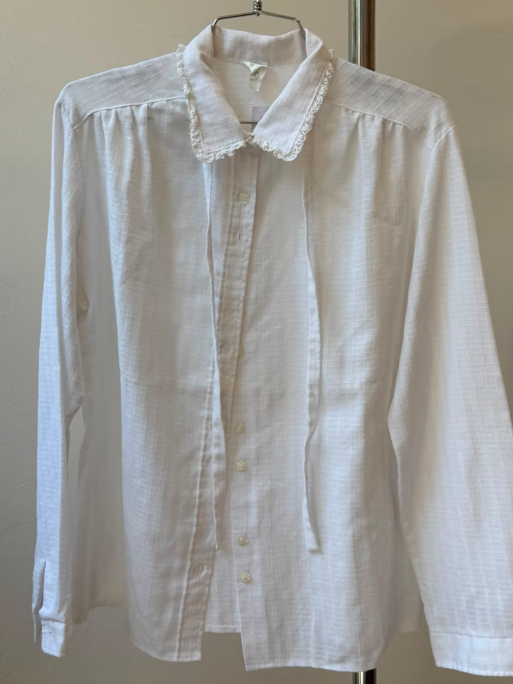 White Botton-up long sleeve shirt S-M