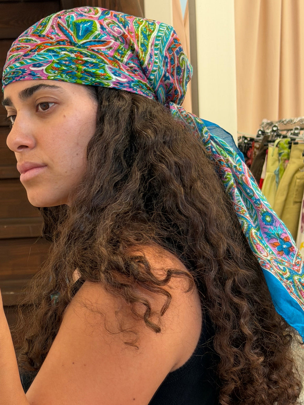 מטפחת משי בצבעי כחול-סגול-ירוק