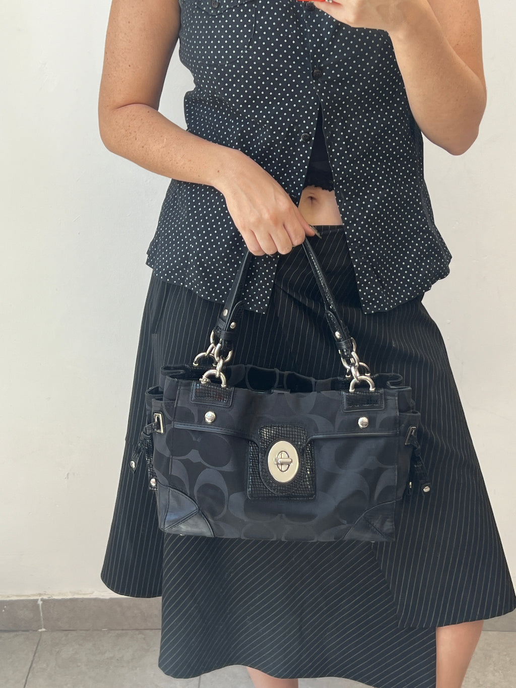 Coach Phython
Signature Satchel Jacquard Leather in Black