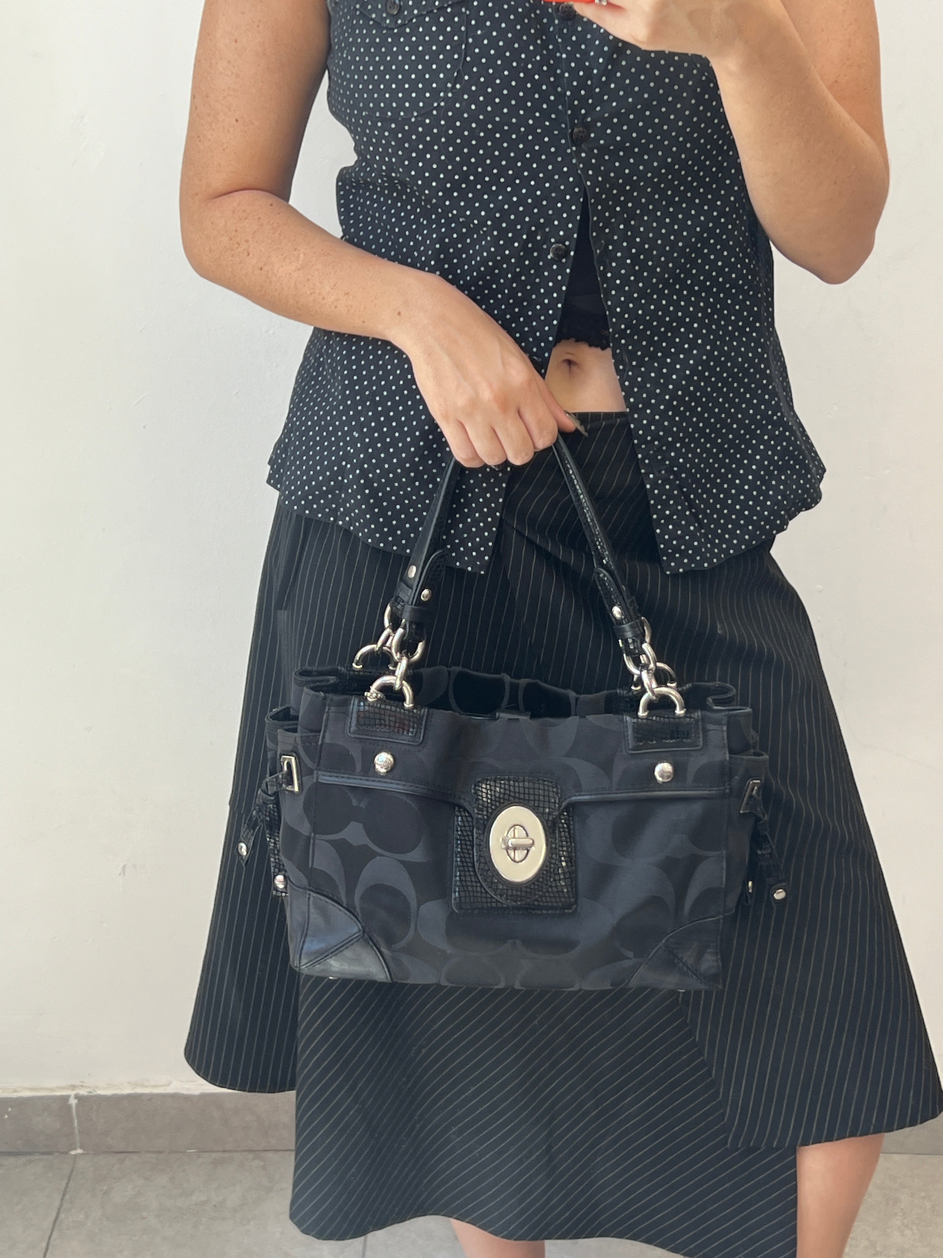 Coach Phython
Signature Satchel Jacquard Leather in Black