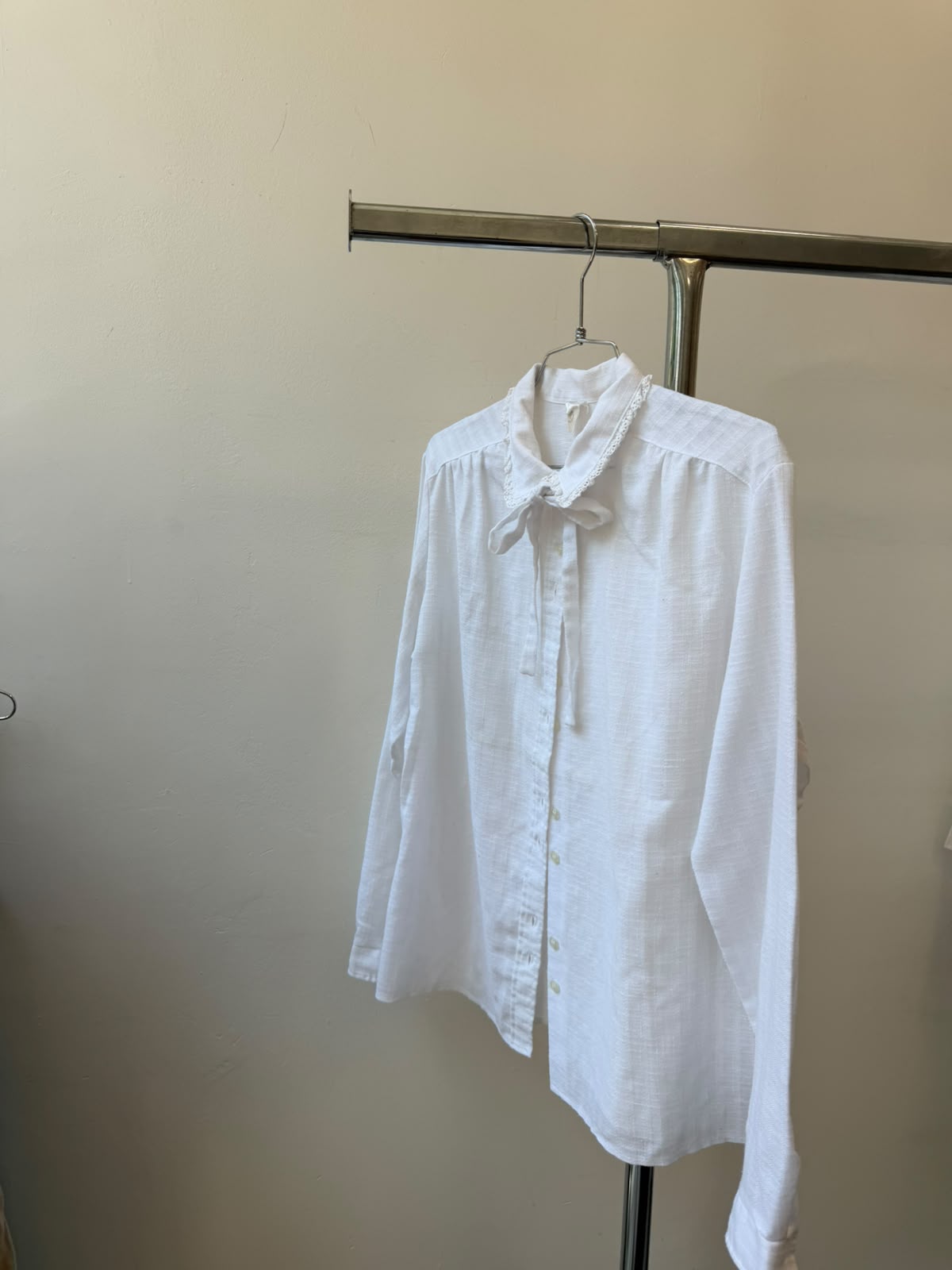 White Botton-up long sleeve shirt S-M
