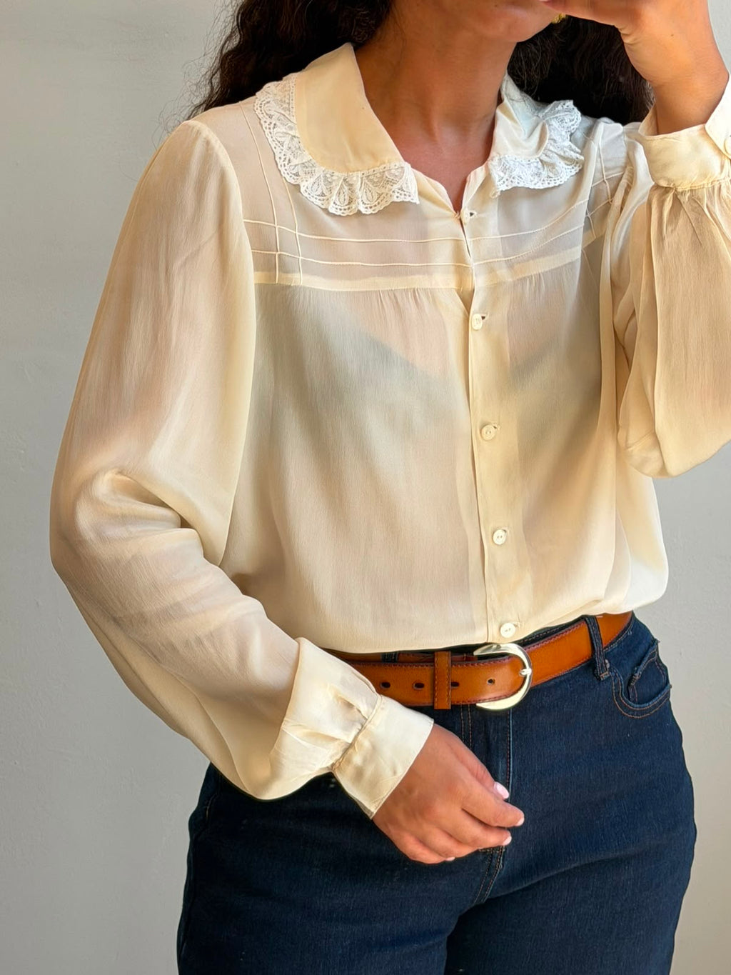 Silk Botton-up long sleeve shirt in cream L