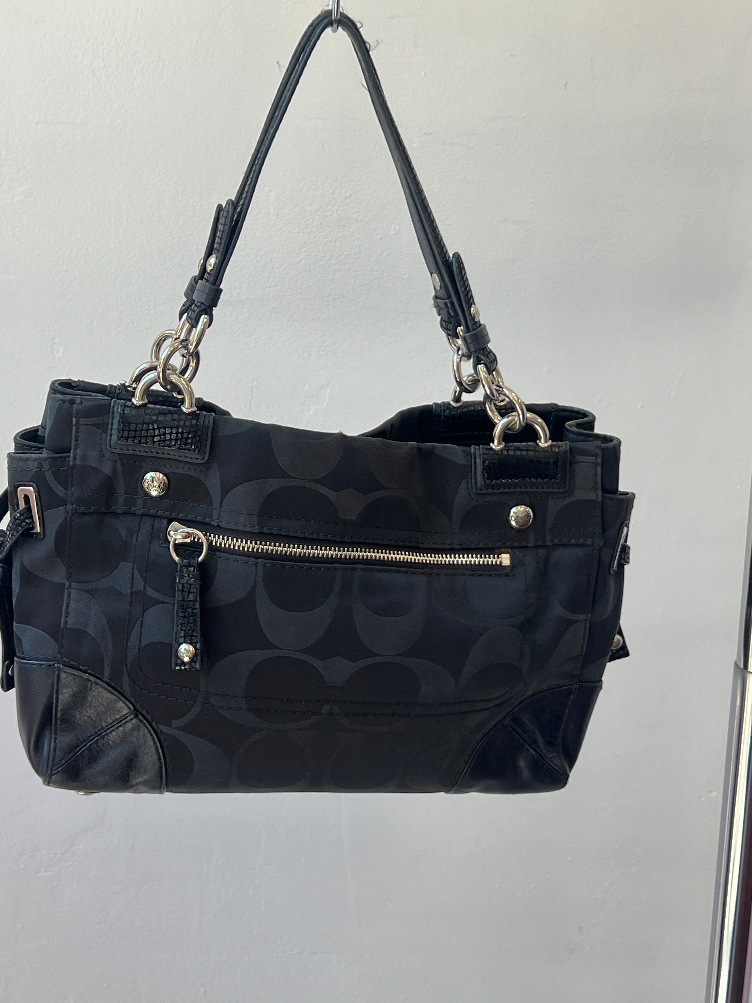 Coach Phython
Signature Satchel Jacquard Leather in Black