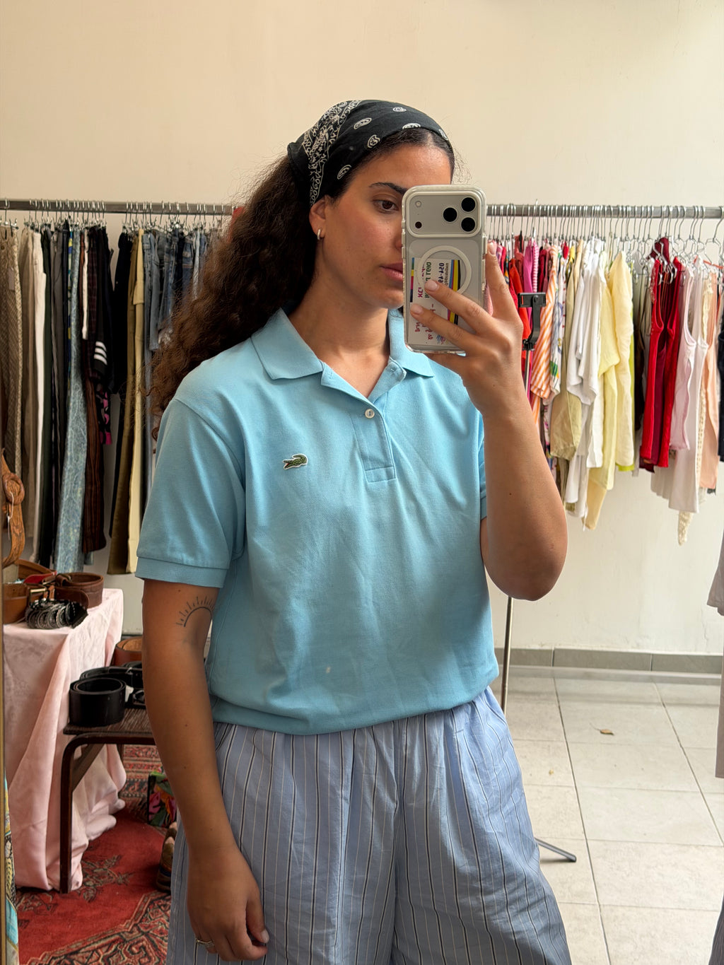חולצת פולו קצרה של לקוסט בצבע של הקיץ M-L