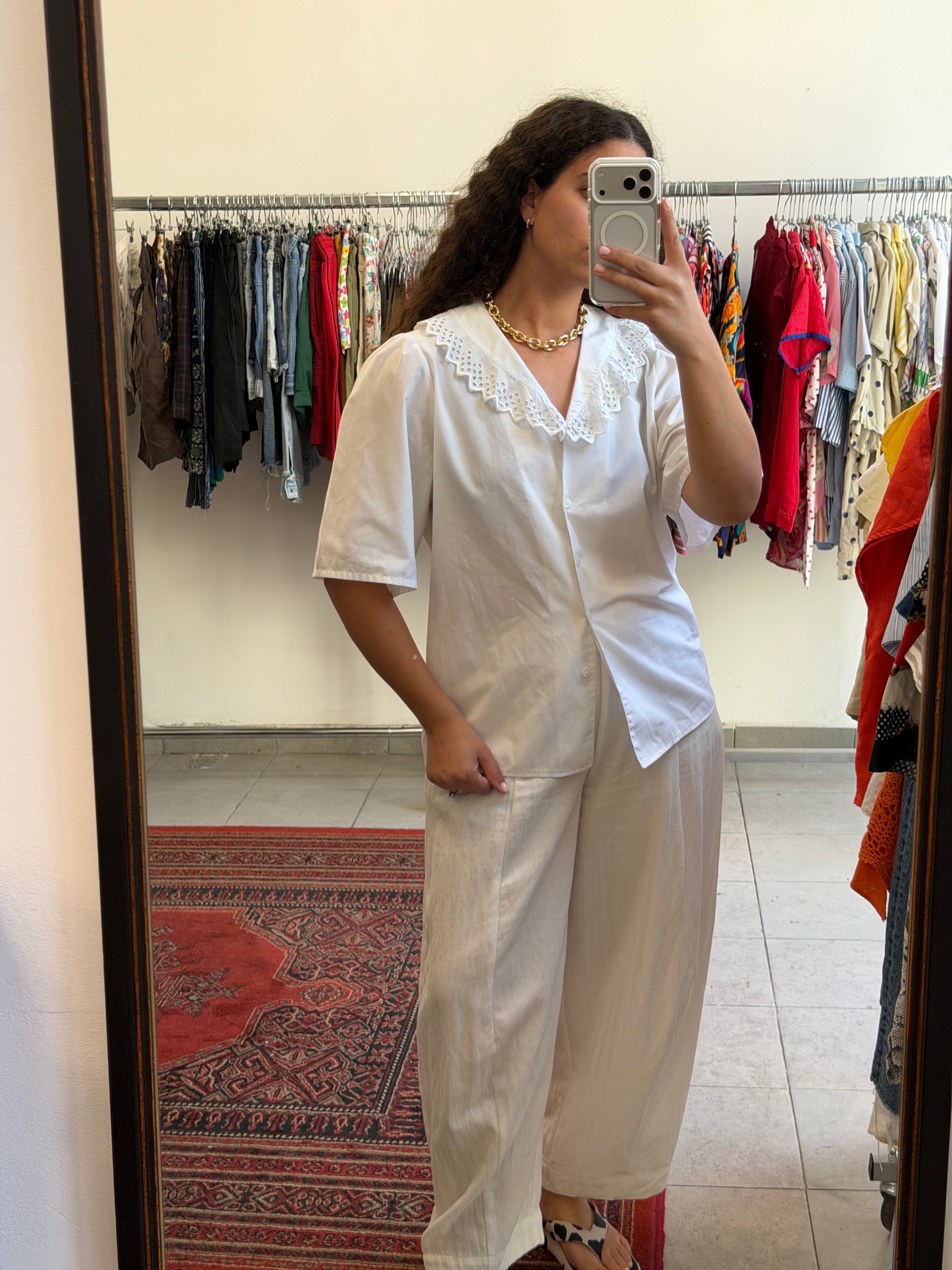 חולצה לבנה מכופתרת עם מפתח מיוחד L-XL