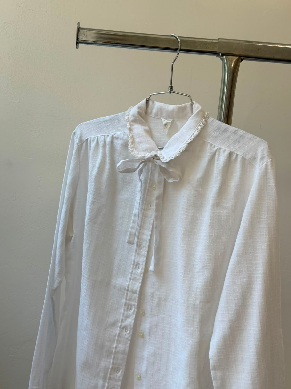 White Botton-up long sleeve shirt S-M