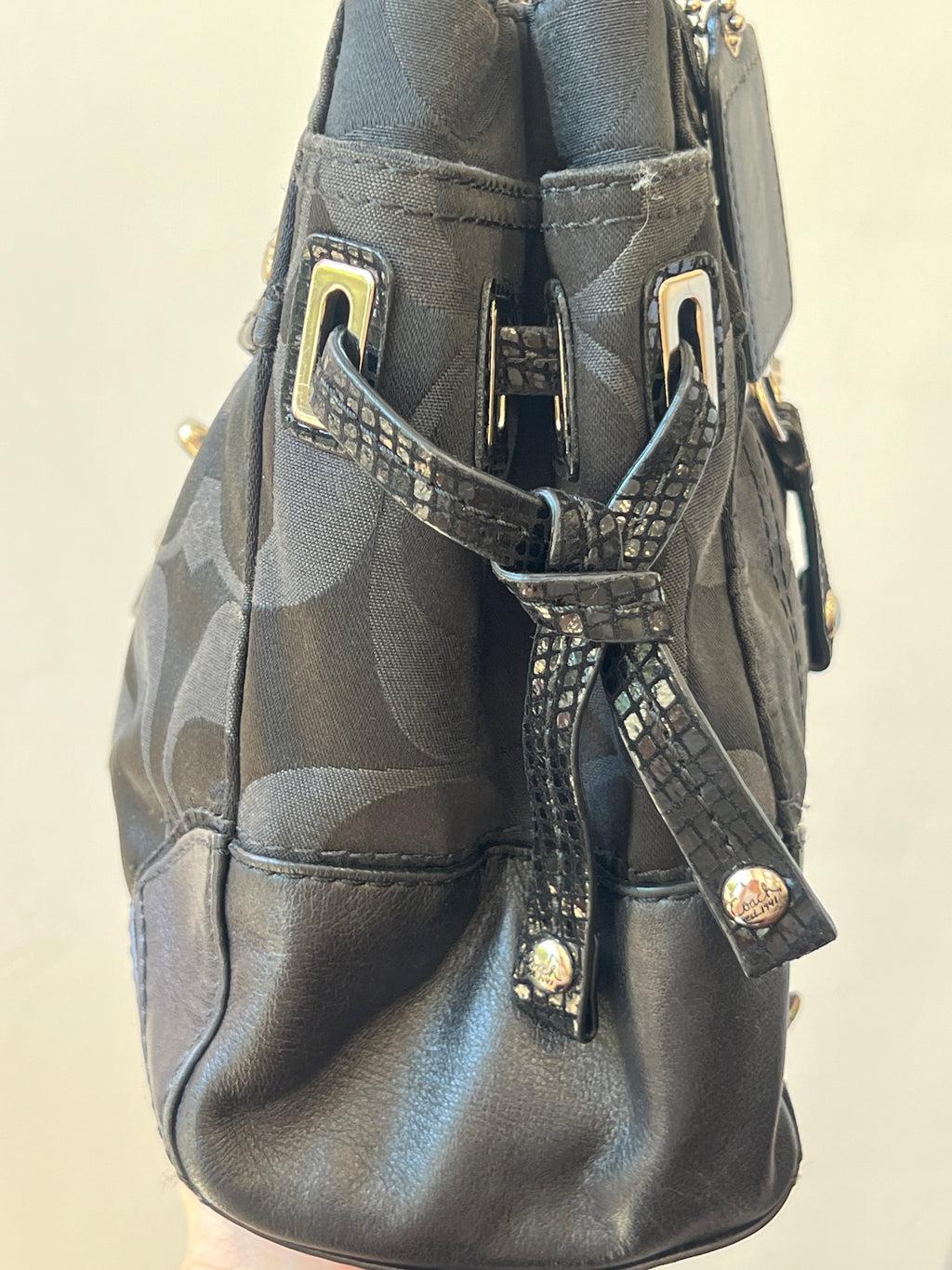 Coach Phython
Signature Satchel Jacquard Leather in Black