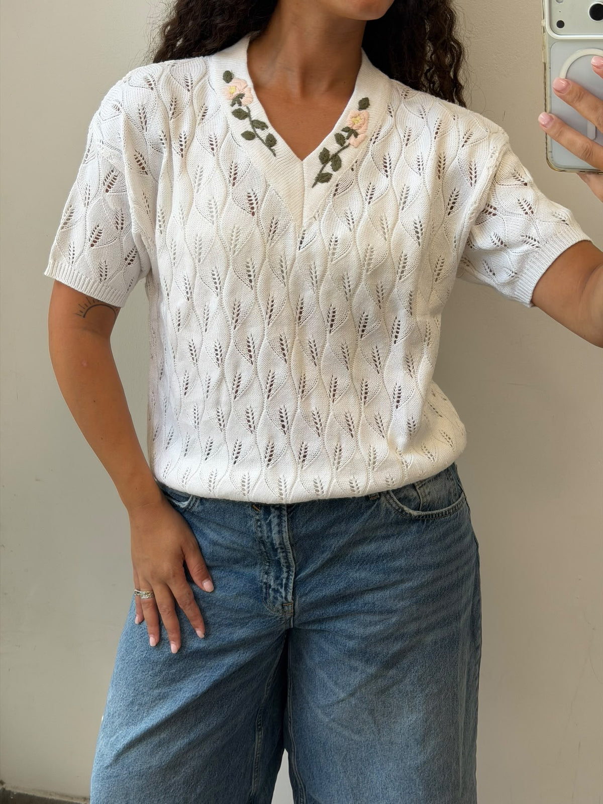 Knitted shirt with flowers embroidery size L