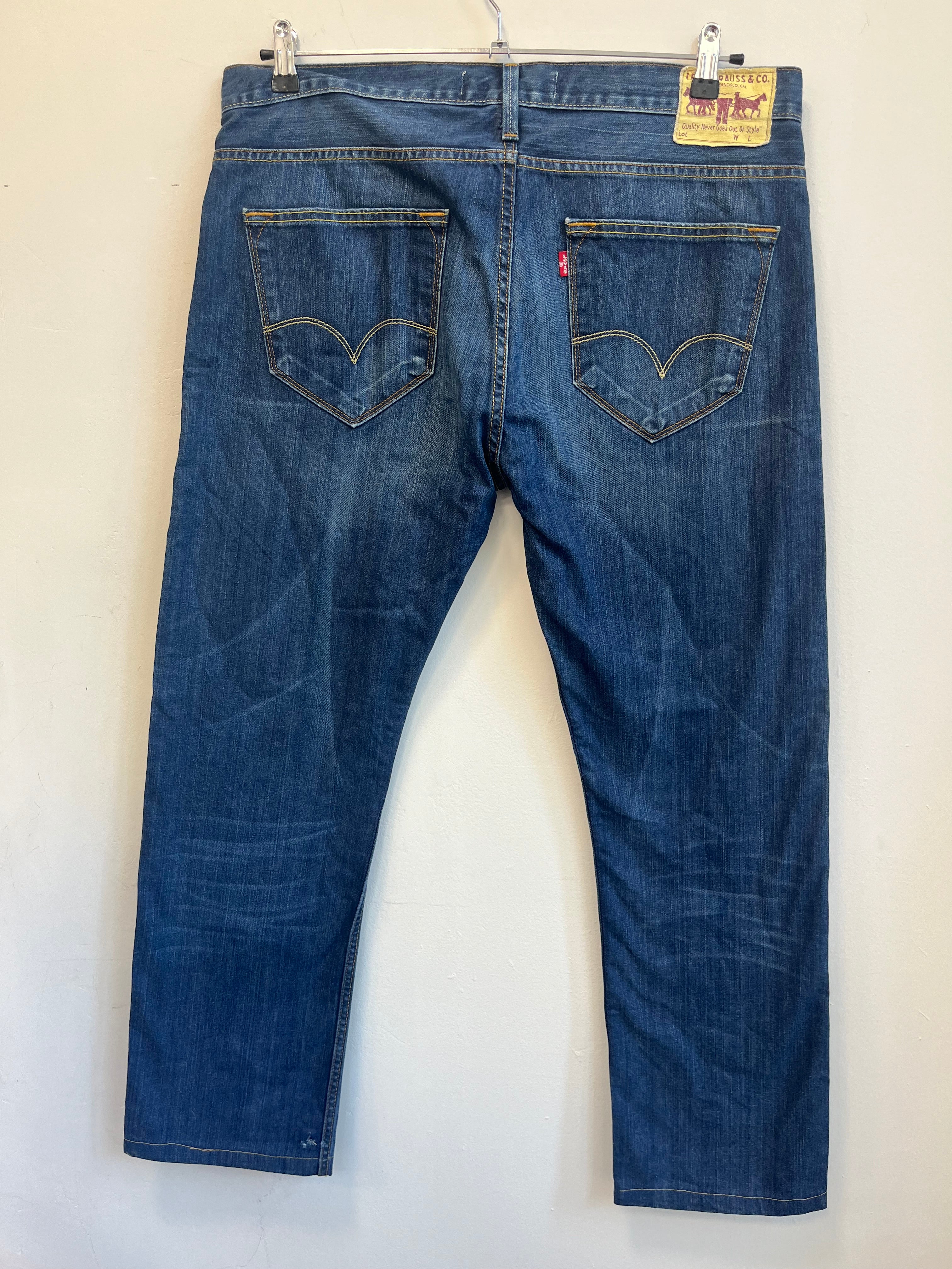 Levi’s straight jeans 46