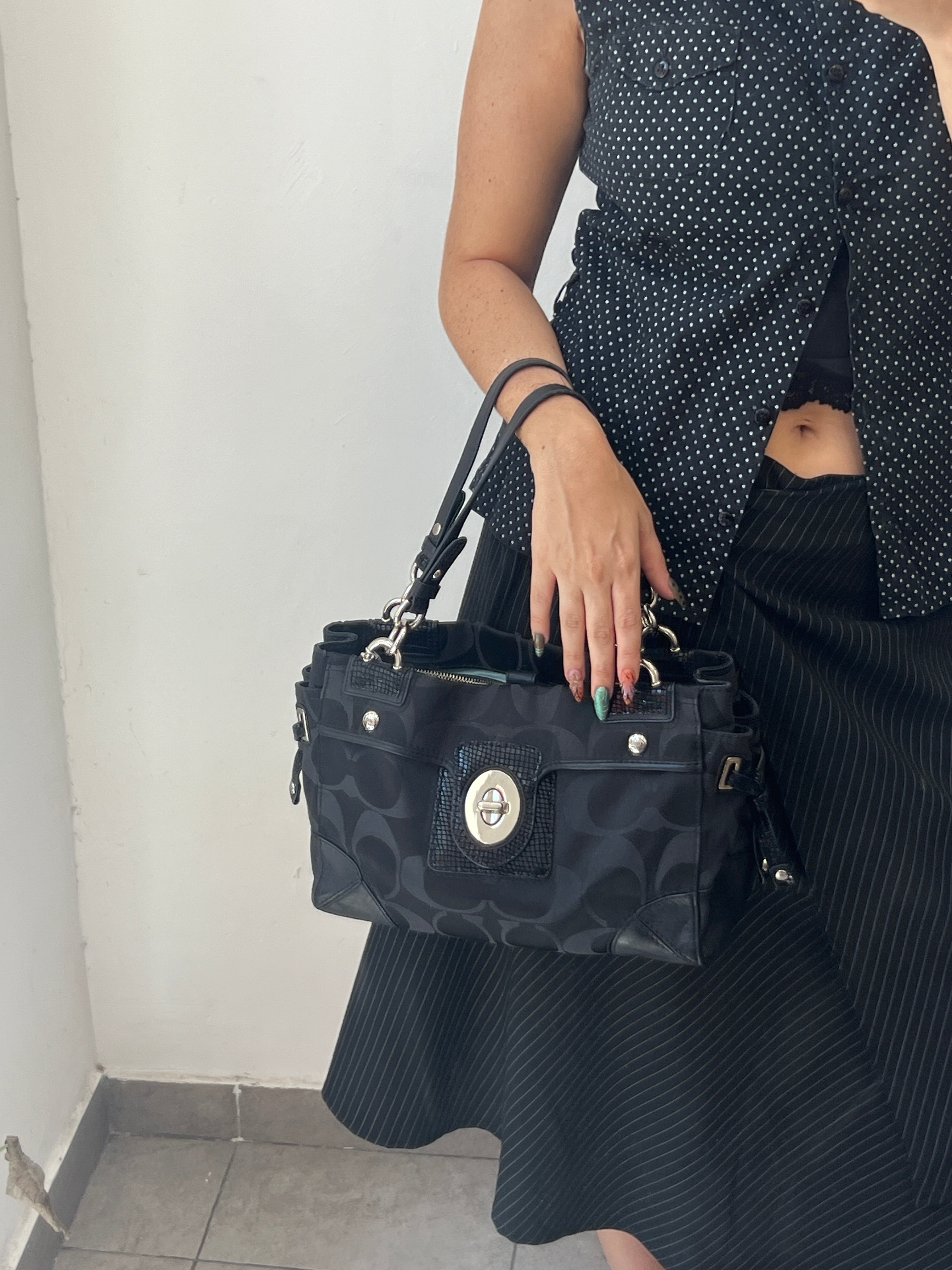 Coach Phython
Signature Satchel Jacquard Leather in Black