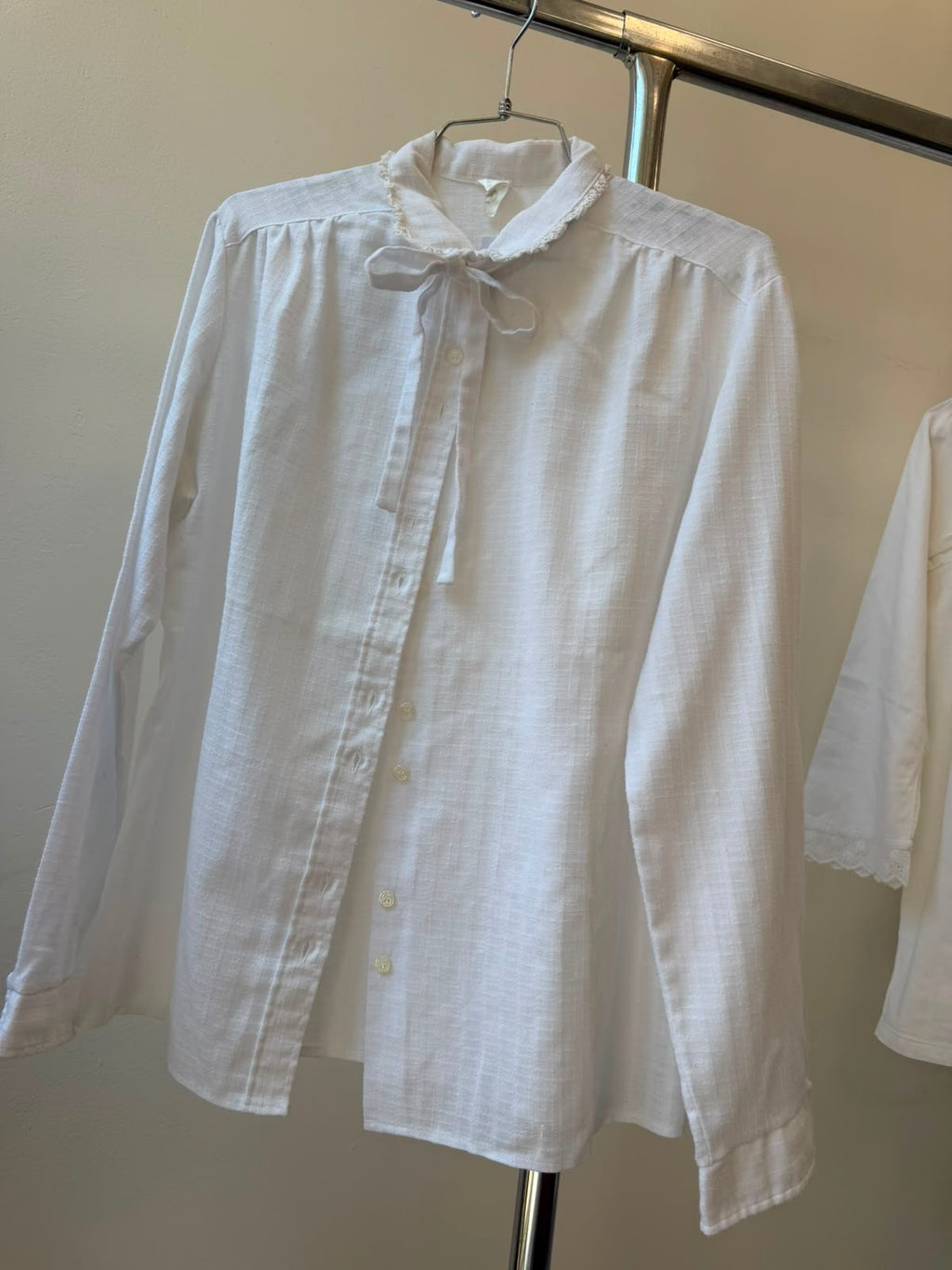 White Botton-up long sleeve shirt S-M