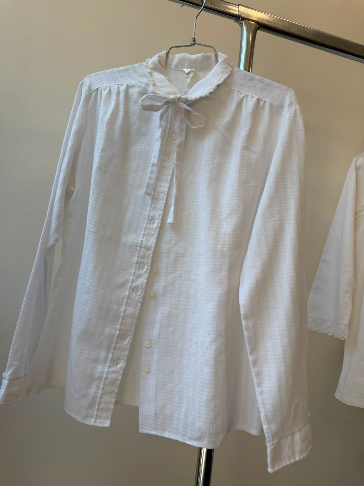 White Botton-up long sleeve shirt S-M