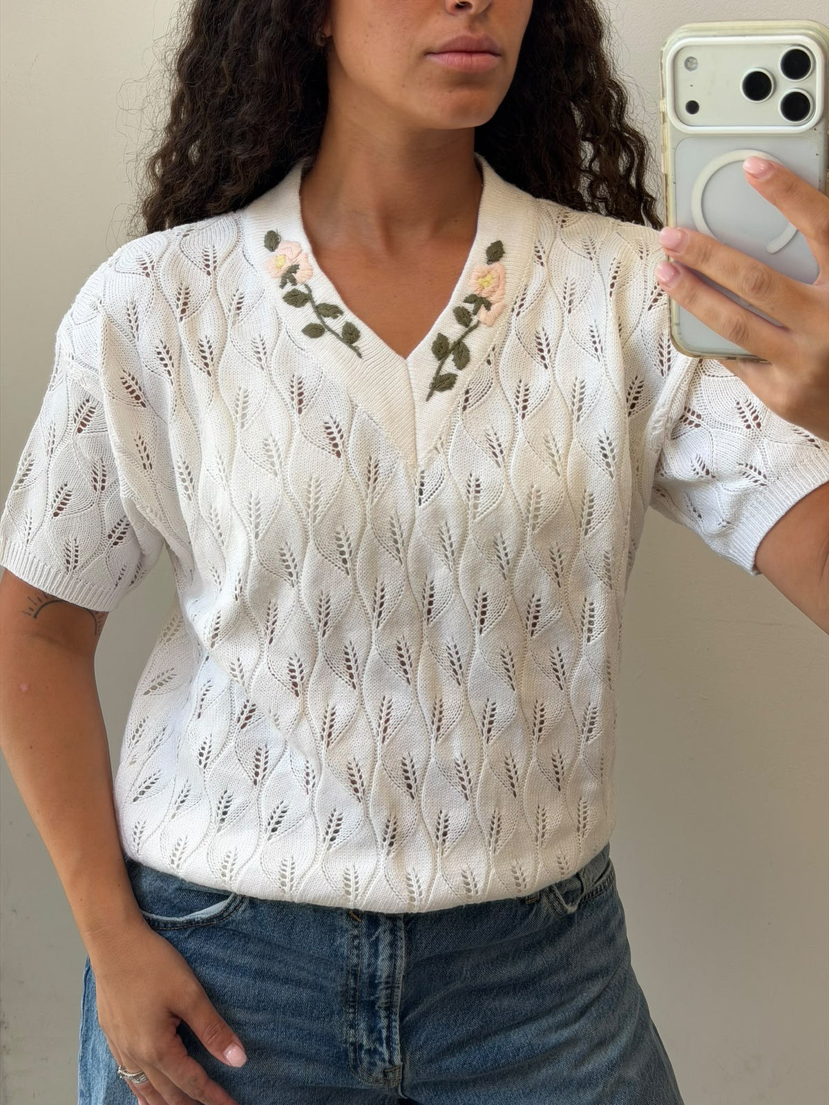 Knitted shirt with flowers embroidery size L