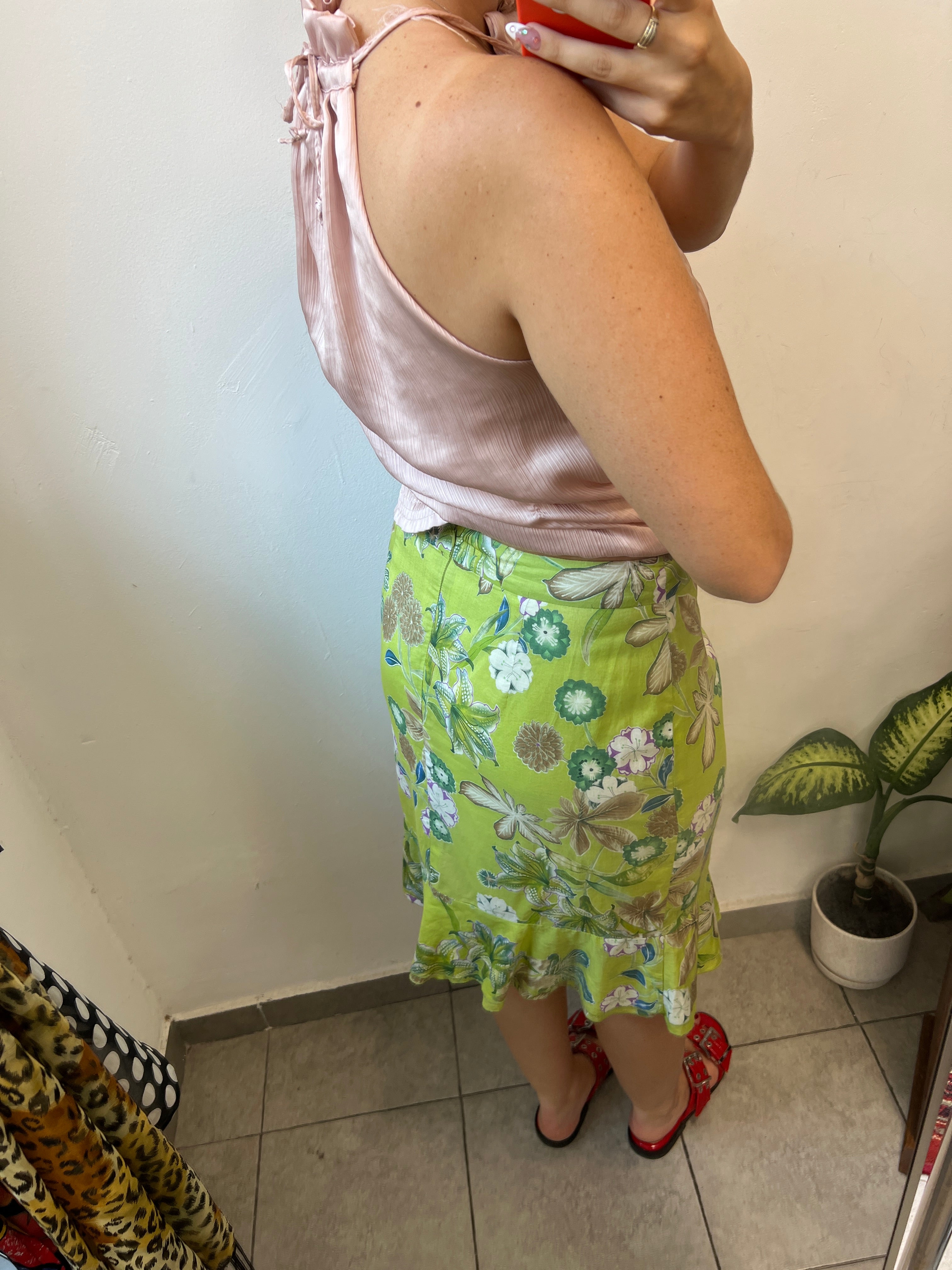 חצאית קצרה ירוקה עם פרחים 40