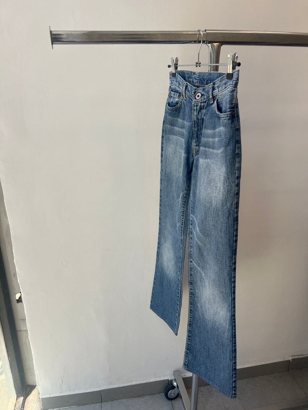 ג׳ינס ארוך עם רקמה בכיס האחורי 34