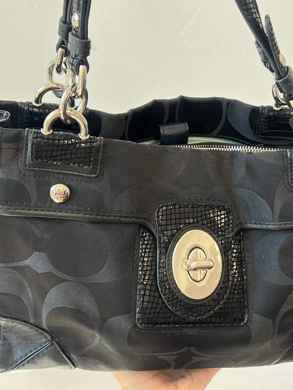 Coach Phython
Signature Satchel Jacquard Leather in Black