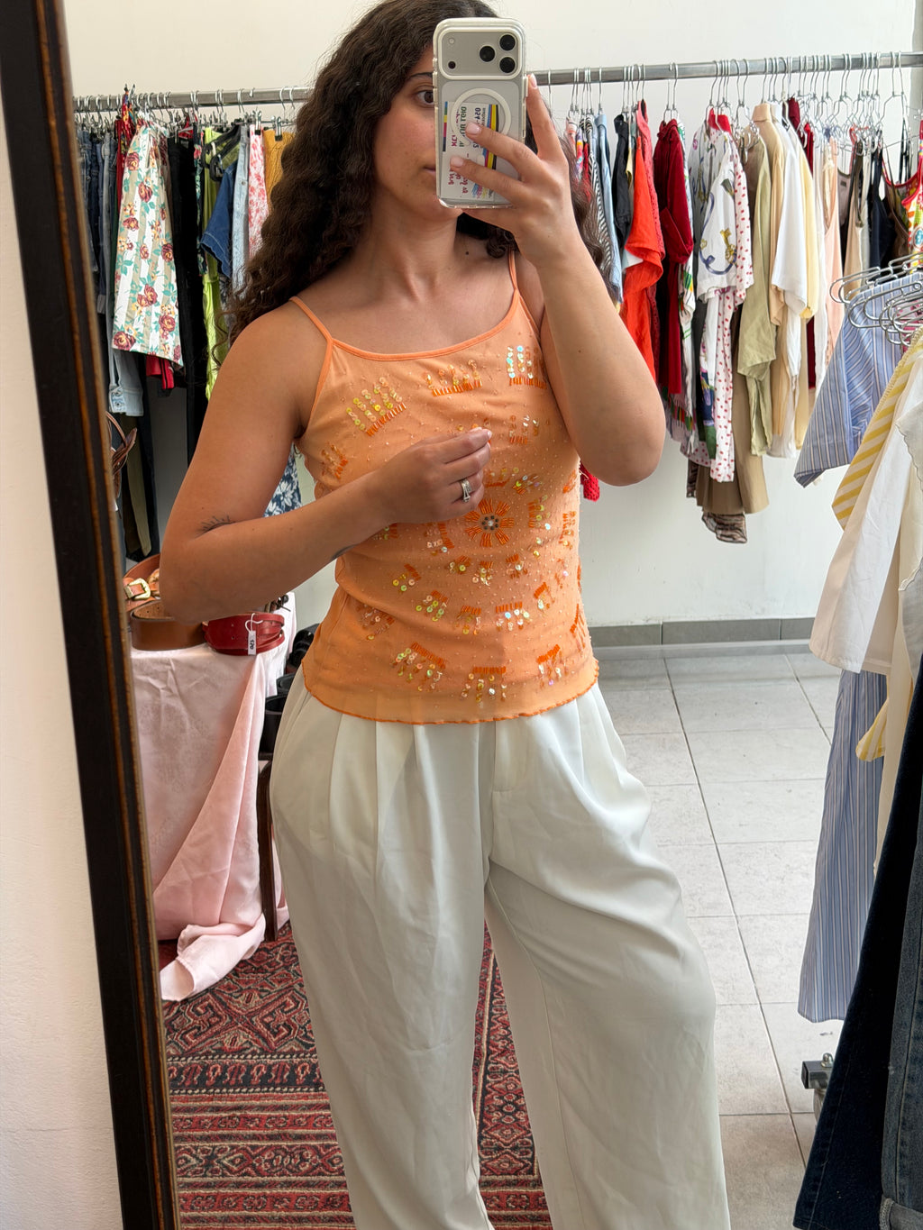 גופייה כתומה מבד שקפקף עם חרוזים M