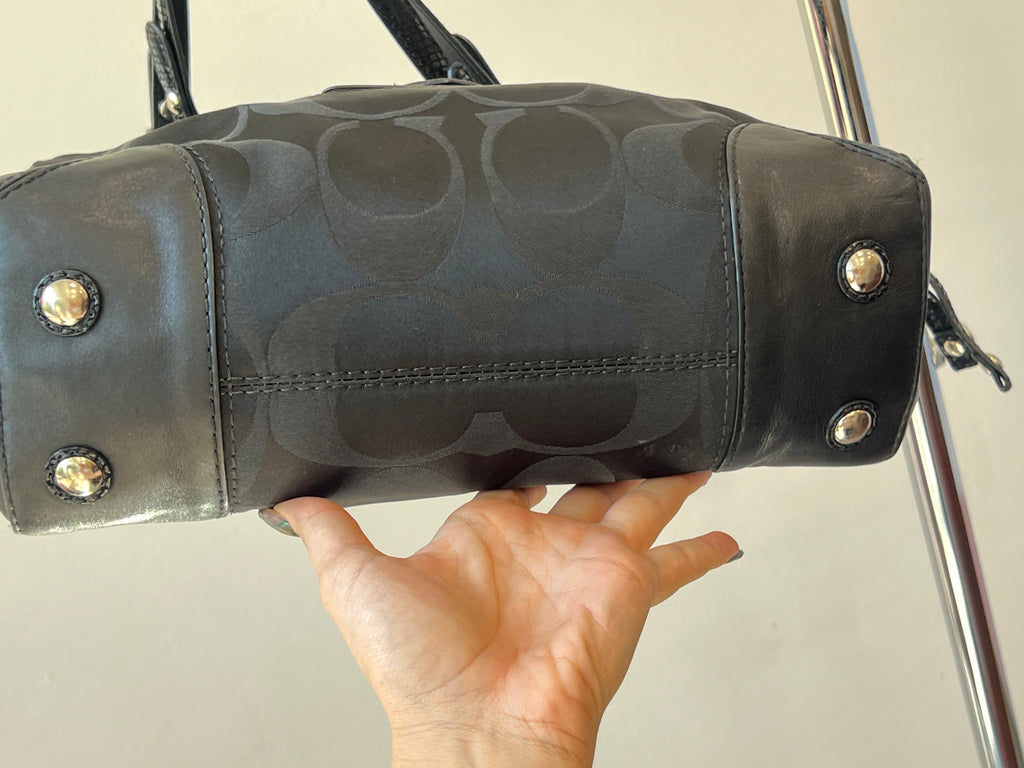 Coach Phython
Signature Satchel Jacquard Leather in Black