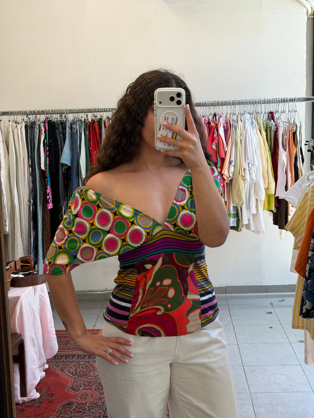 חולצה off shoulder בפרינט צבעוני מטריף M