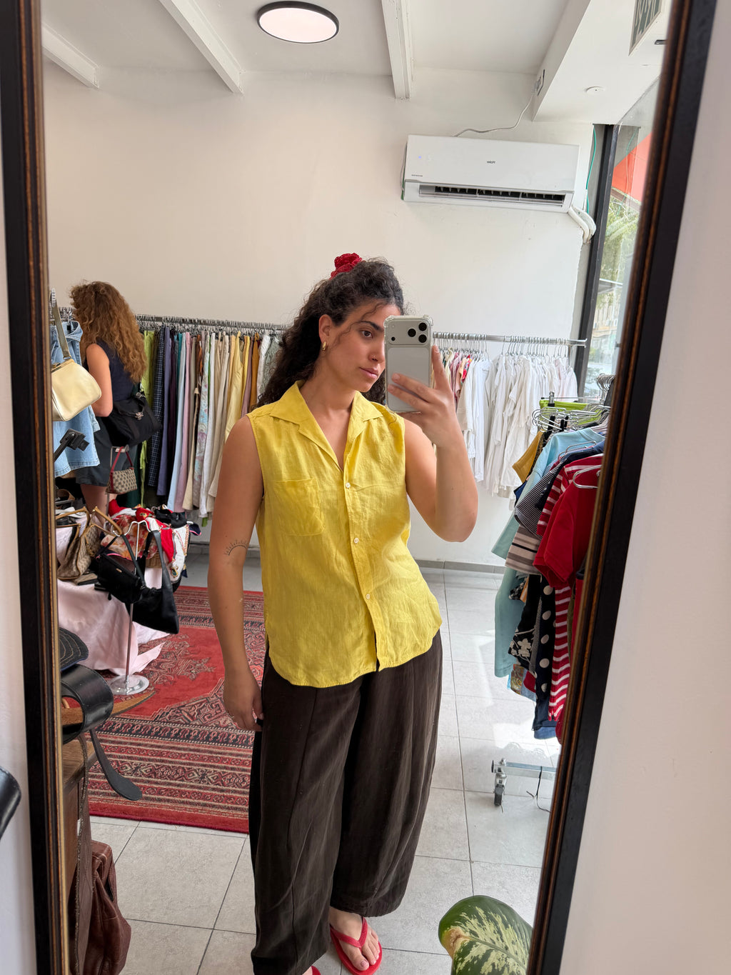 גופיית פשתן של max mara בצבע צהוב עד L