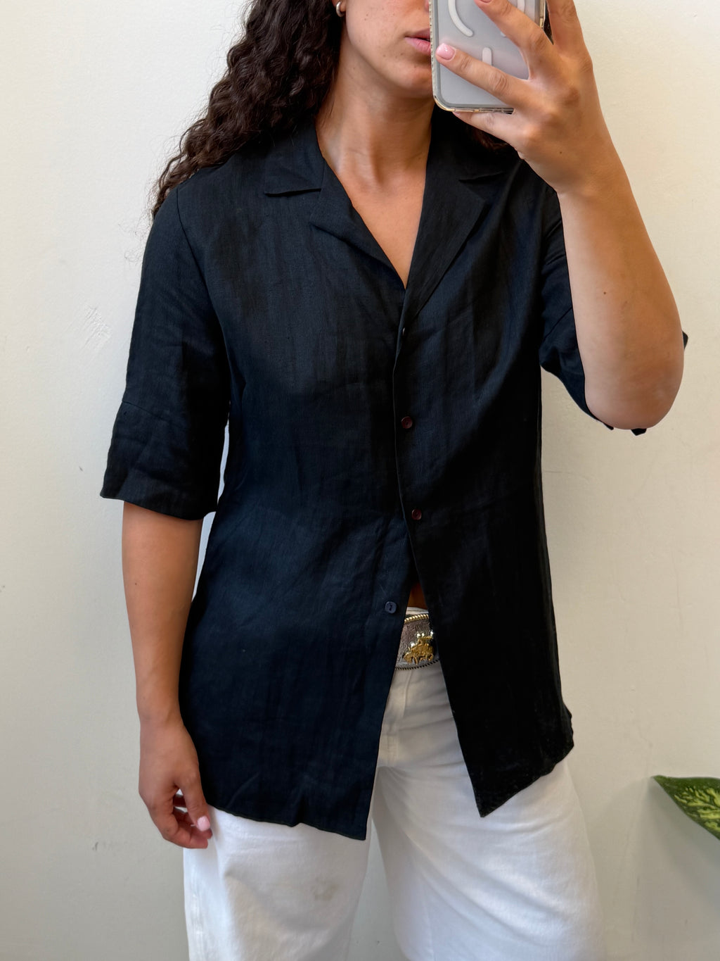 חולצה מכופתרת שחורה מפשתן M-L
