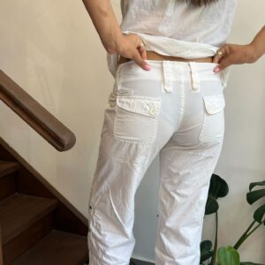 מכנסיים לבנים בגזרה נמוכה 38